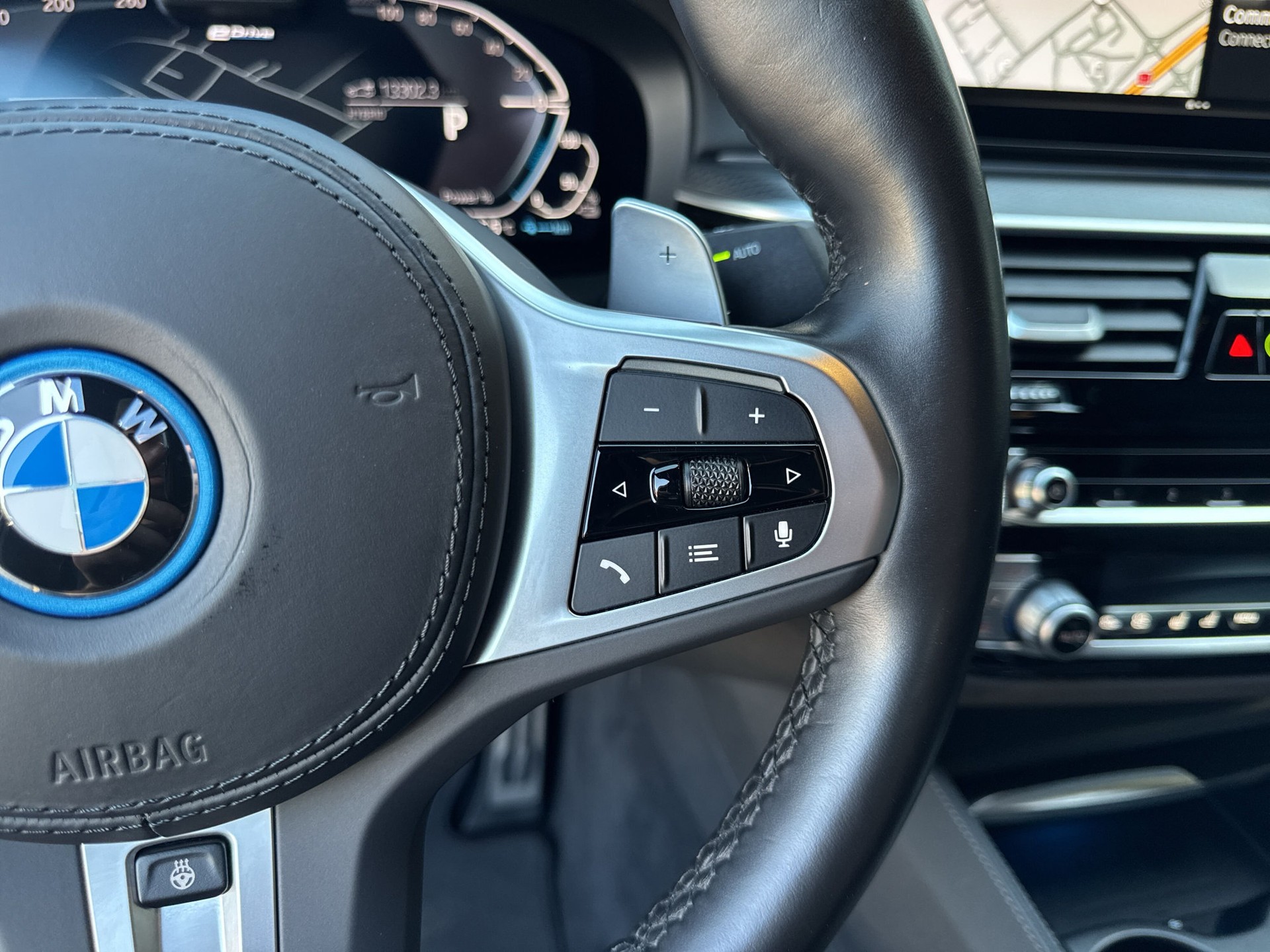 BMW 545e xDrive M Sport Steptronic-image-15