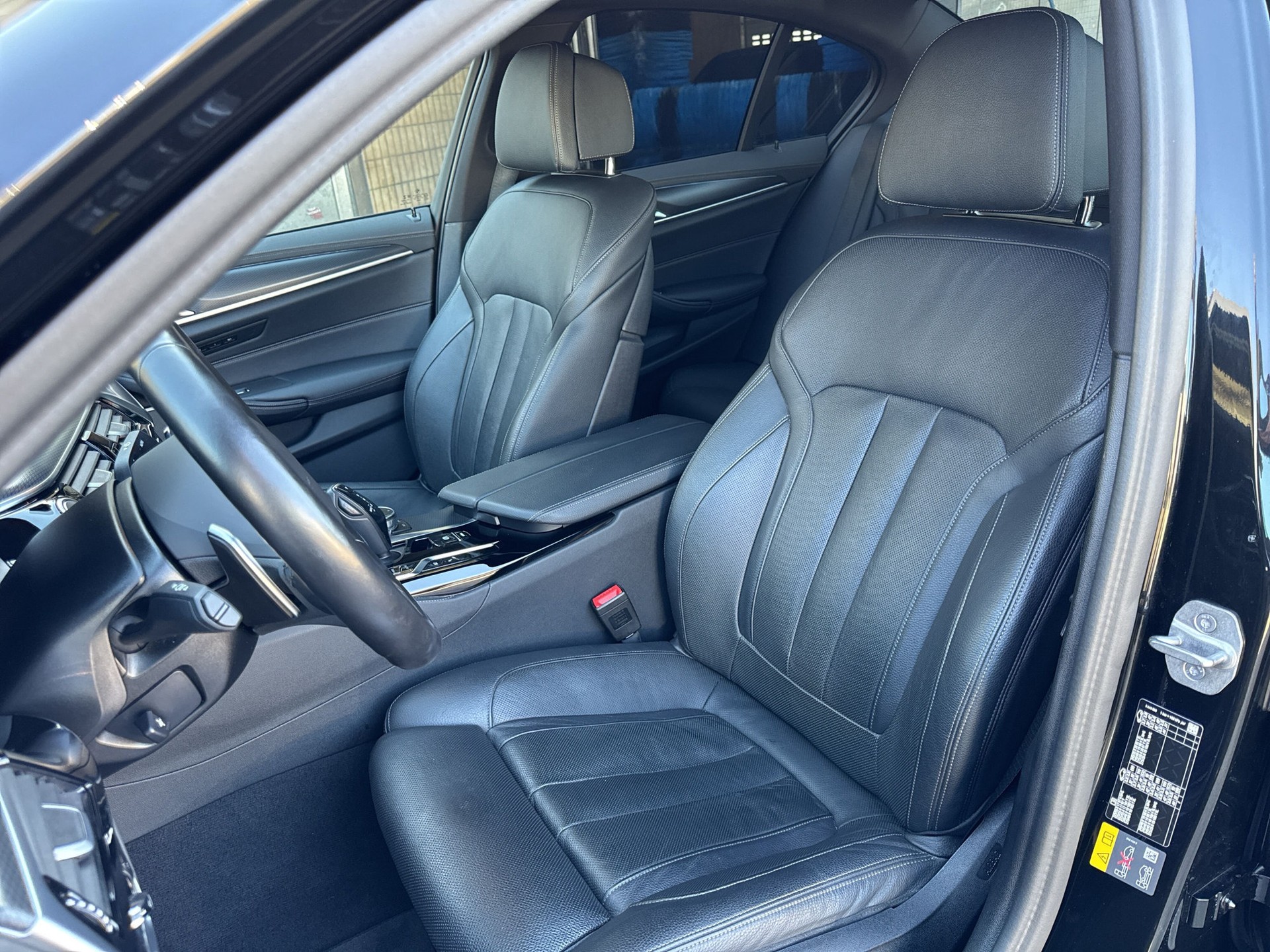BMW 545e xDrive M Sport Steptronic-image-9