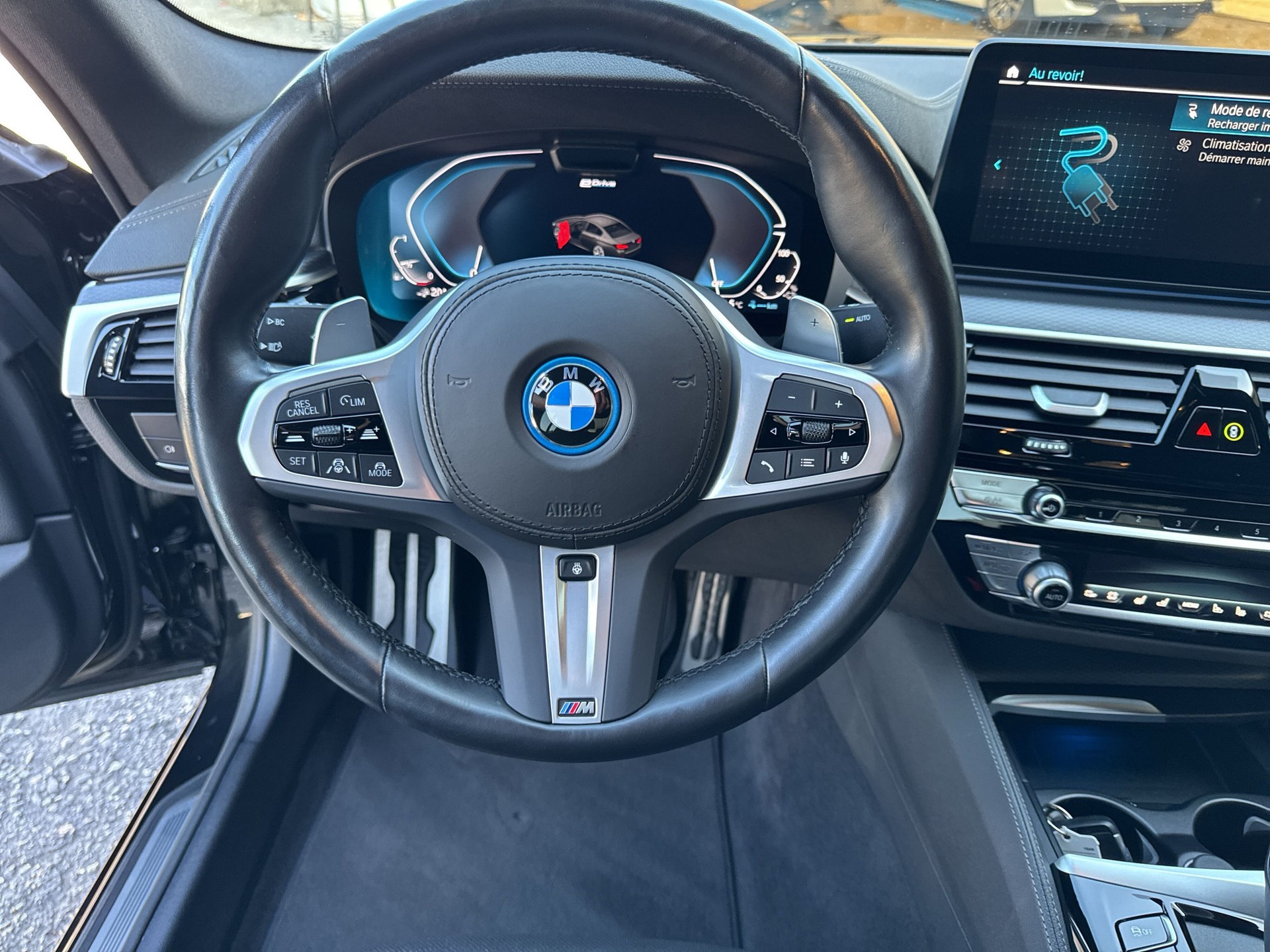 BMW 545e xDrive M Sport Steptronic-image-11