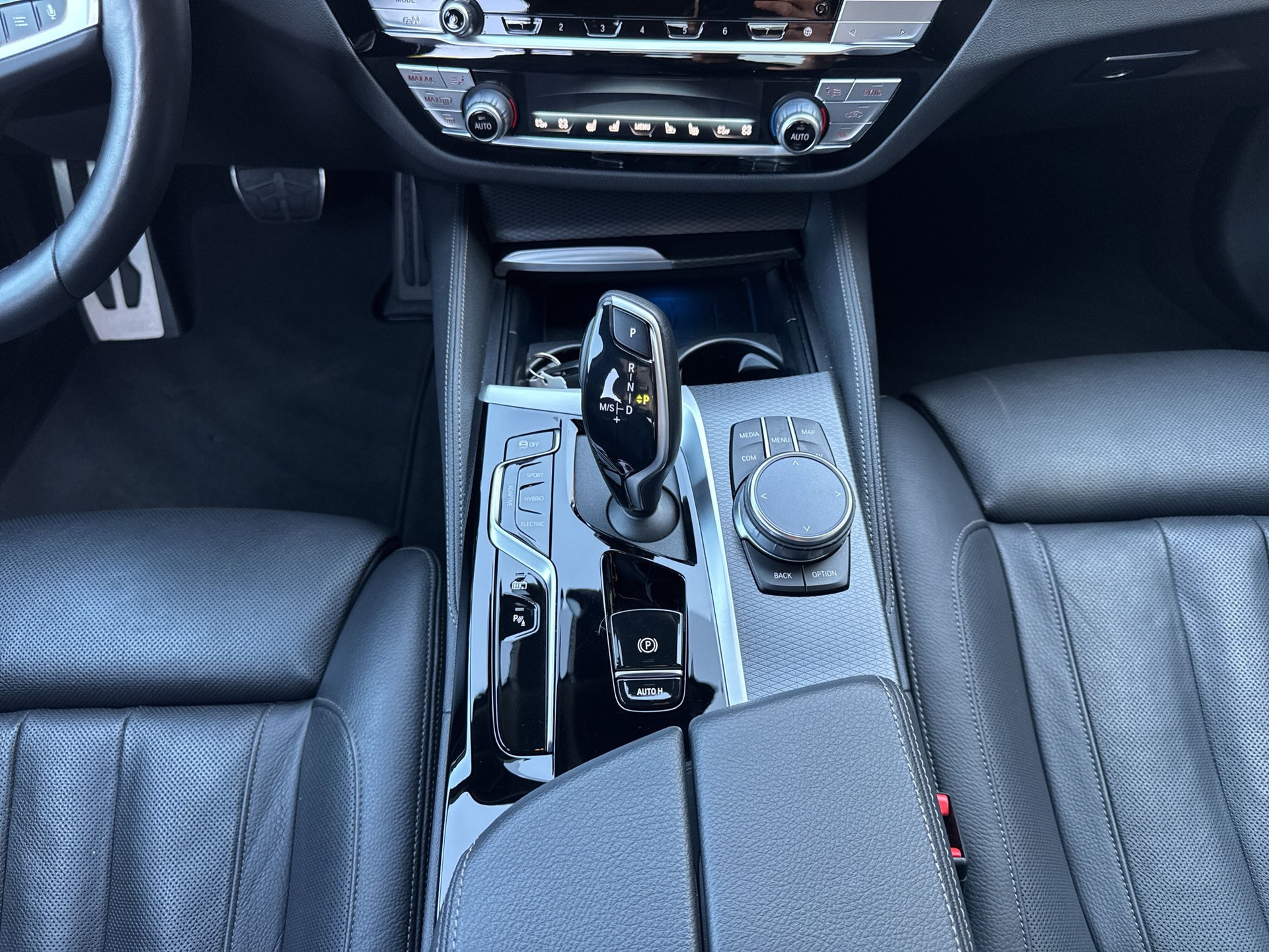 BMW 545e xDrive M Sport Steptronic-image-12