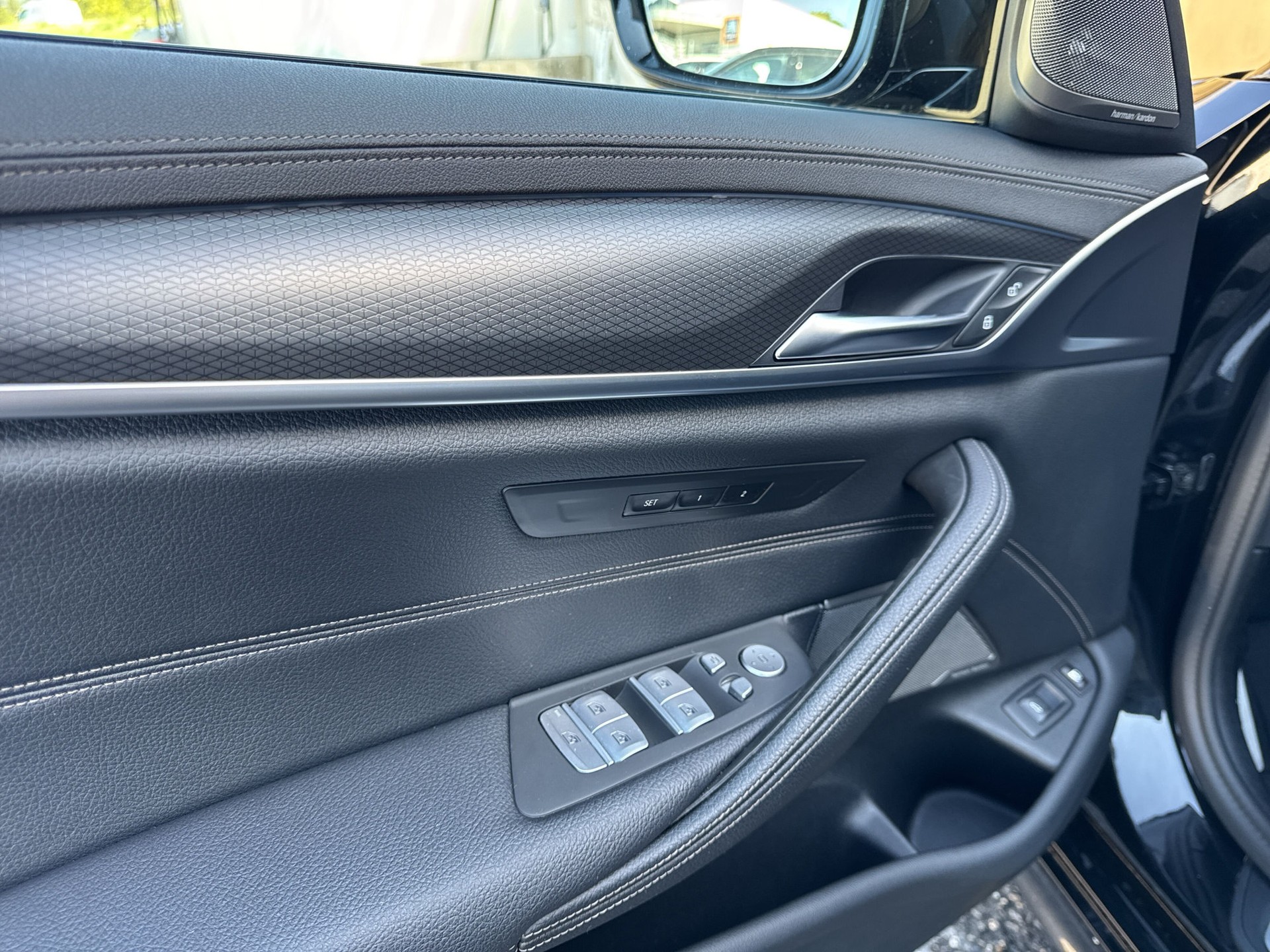 BMW 545e xDrive M Sport Steptronic-image-16