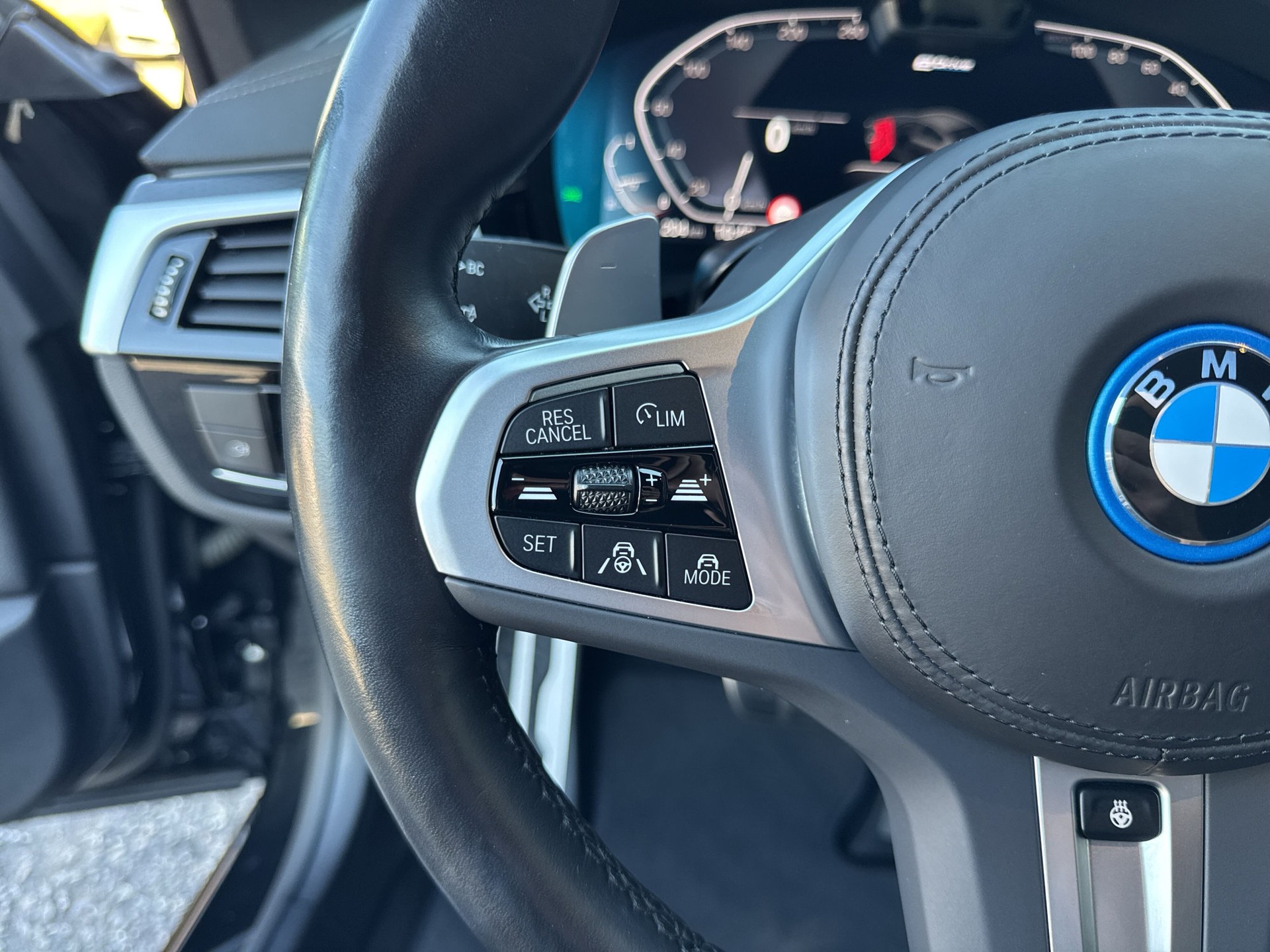 BMW 545e xDrive M Sport Steptronic-image-14