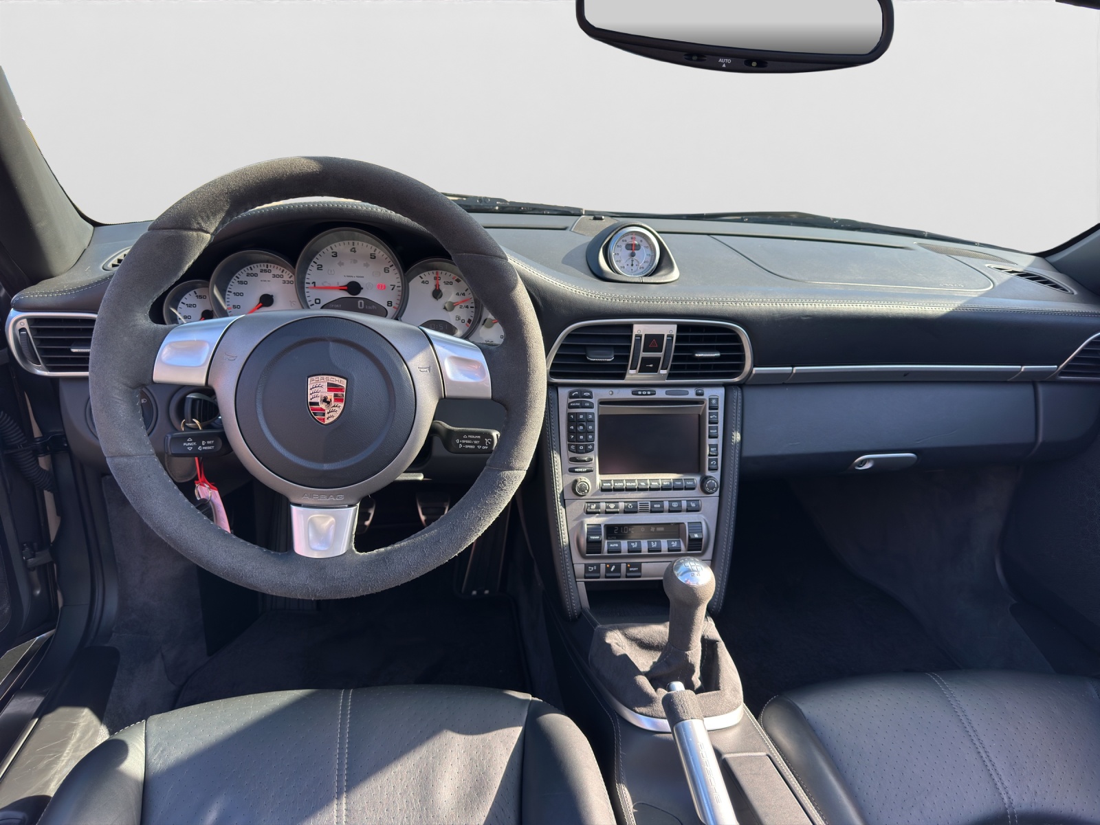 PORSCHE 911 Cabrio Carrera 4S-image-9