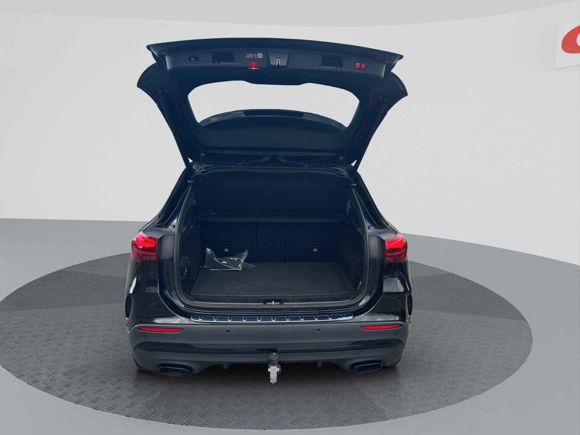 MERCEDES-BENZ GLA 200d AMG Line Night 8G-DCT-image-14