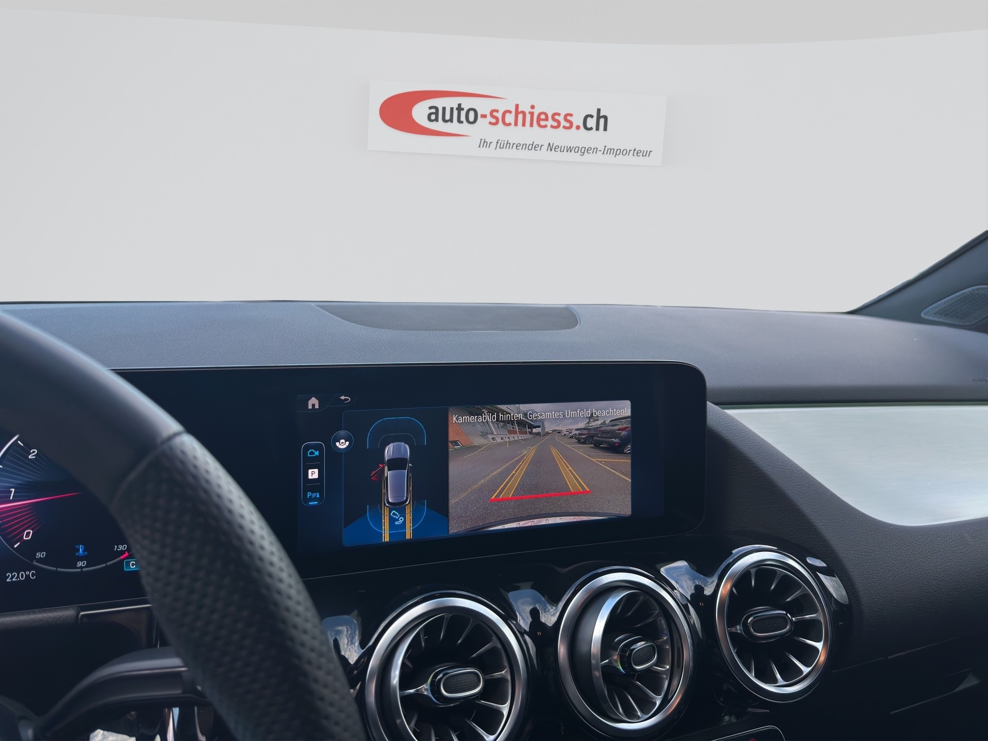 MERCEDES-BENZ GLA 200d AMG Line Night 8G-DCT-image-12