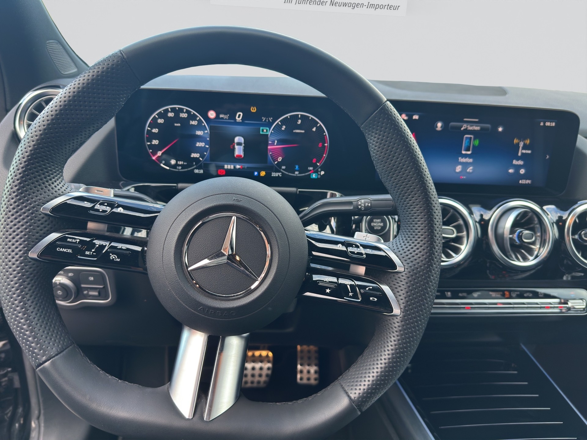 MERCEDES-BENZ GLA 200d AMG Line Night 8G-DCT-image-10