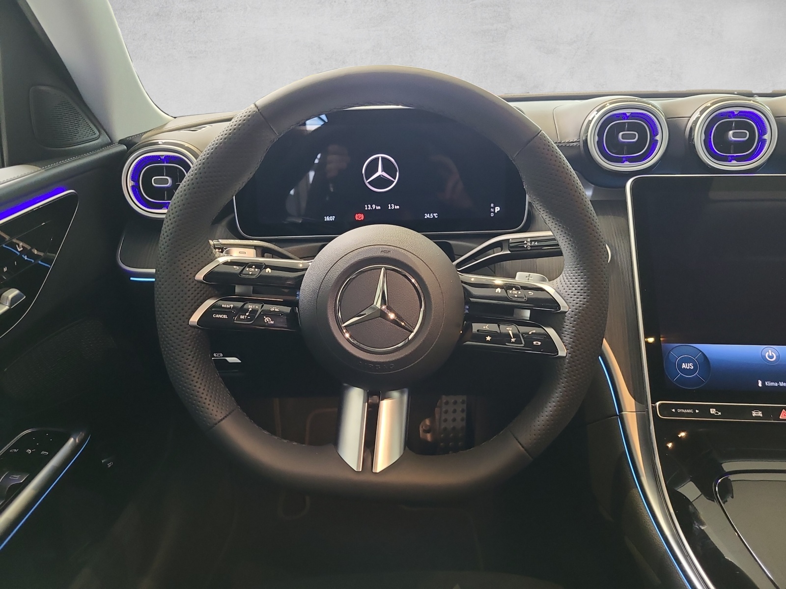 MERCEDES-BENZ C 220 d Swiss Star AMG Line 4matic T-image-4