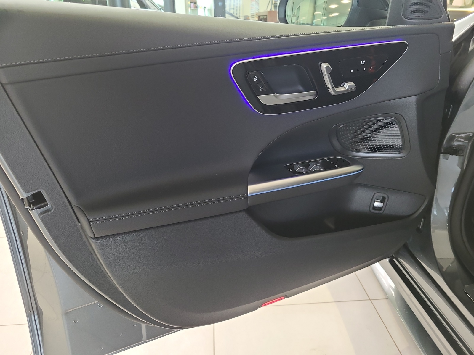 MERCEDES-BENZ C 220 d Swiss Star AMG Line 4matic T-image-15