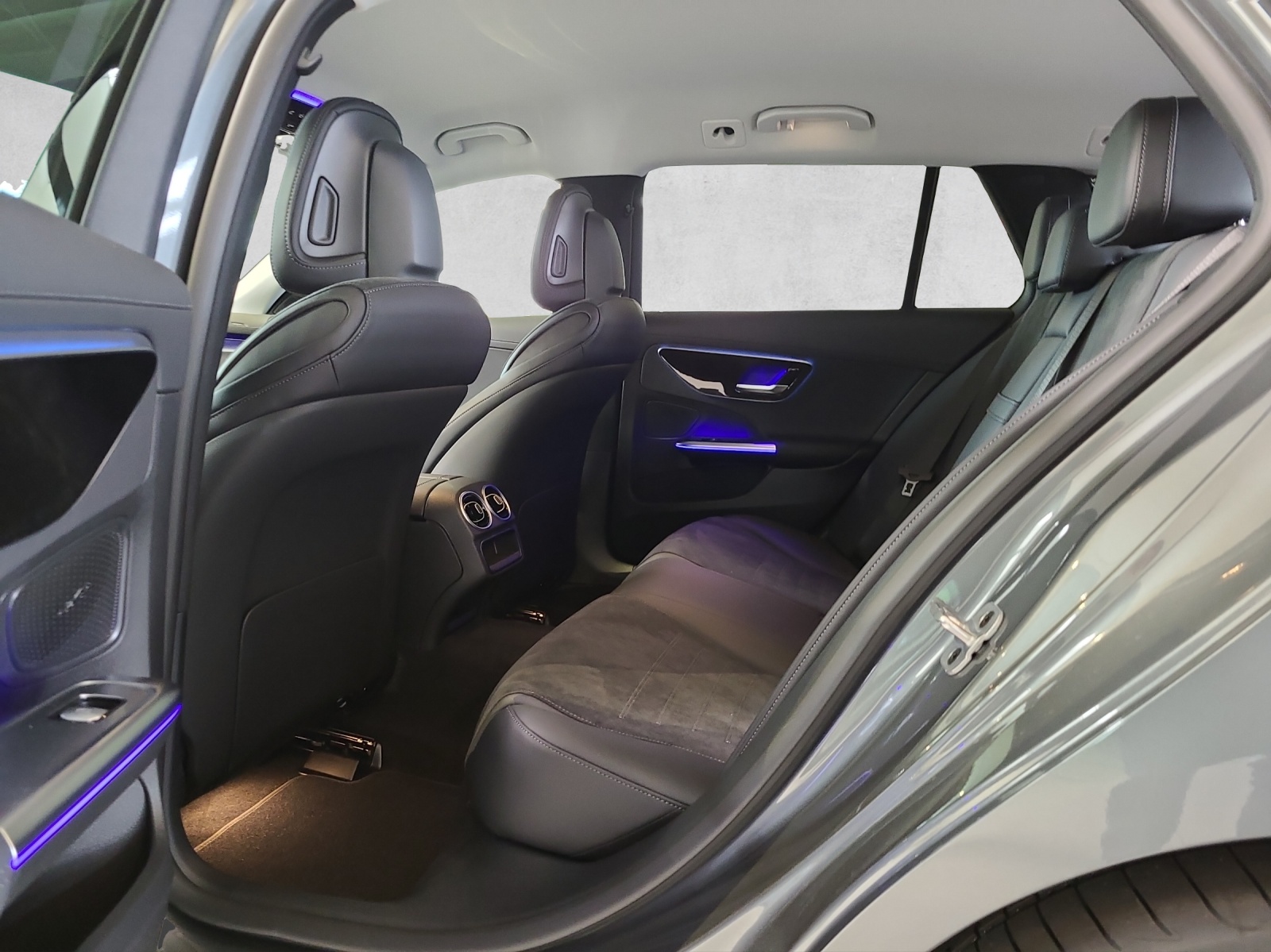 MERCEDES-BENZ C 220 d Swiss Star AMG Line 4matic T-image-2