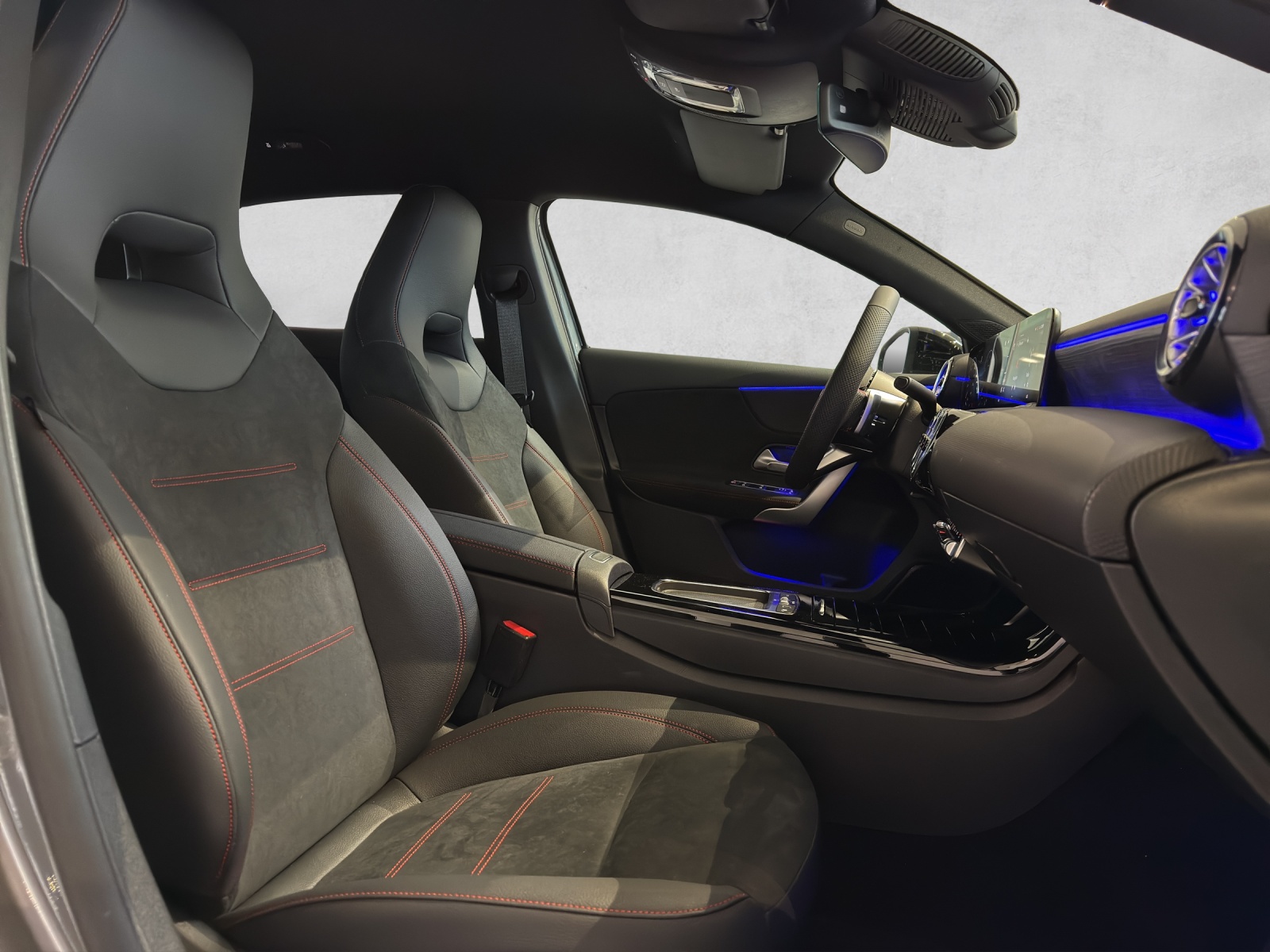 MERCEDES-BENZ A 250 AMG Line 4M W177-image-12