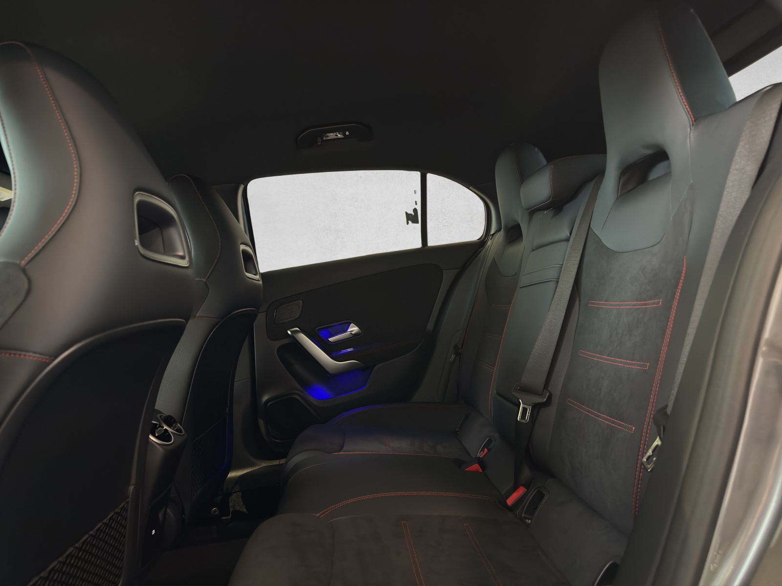 MERCEDES-BENZ A 250 AMG Line 4M W177-image-2