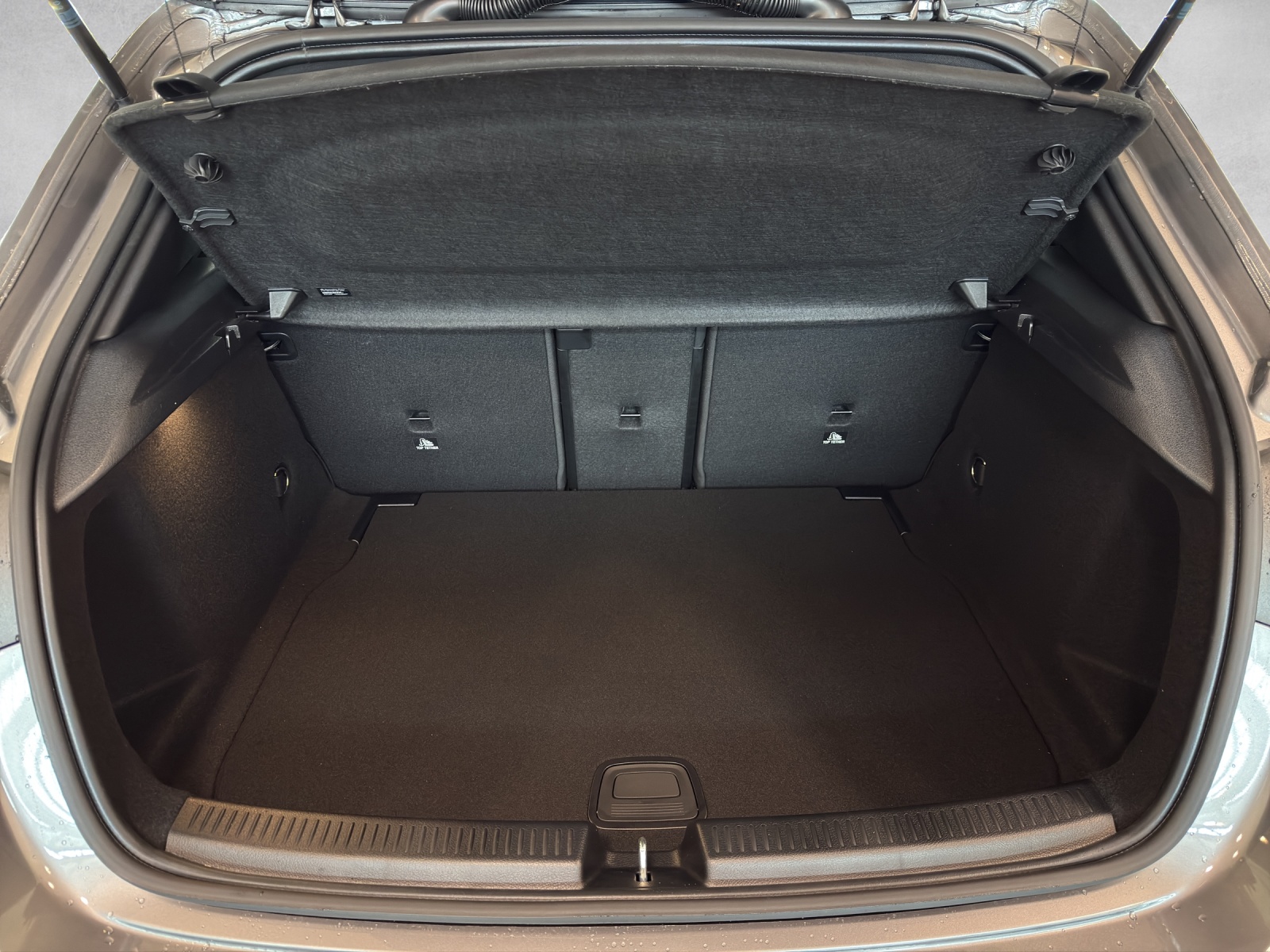 MERCEDES-BENZ A 250 AMG Line 4M W177-image-5