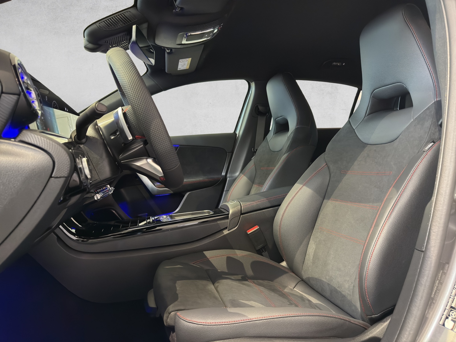 MERCEDES-BENZ A 250 AMG Line 4M W177-image-11