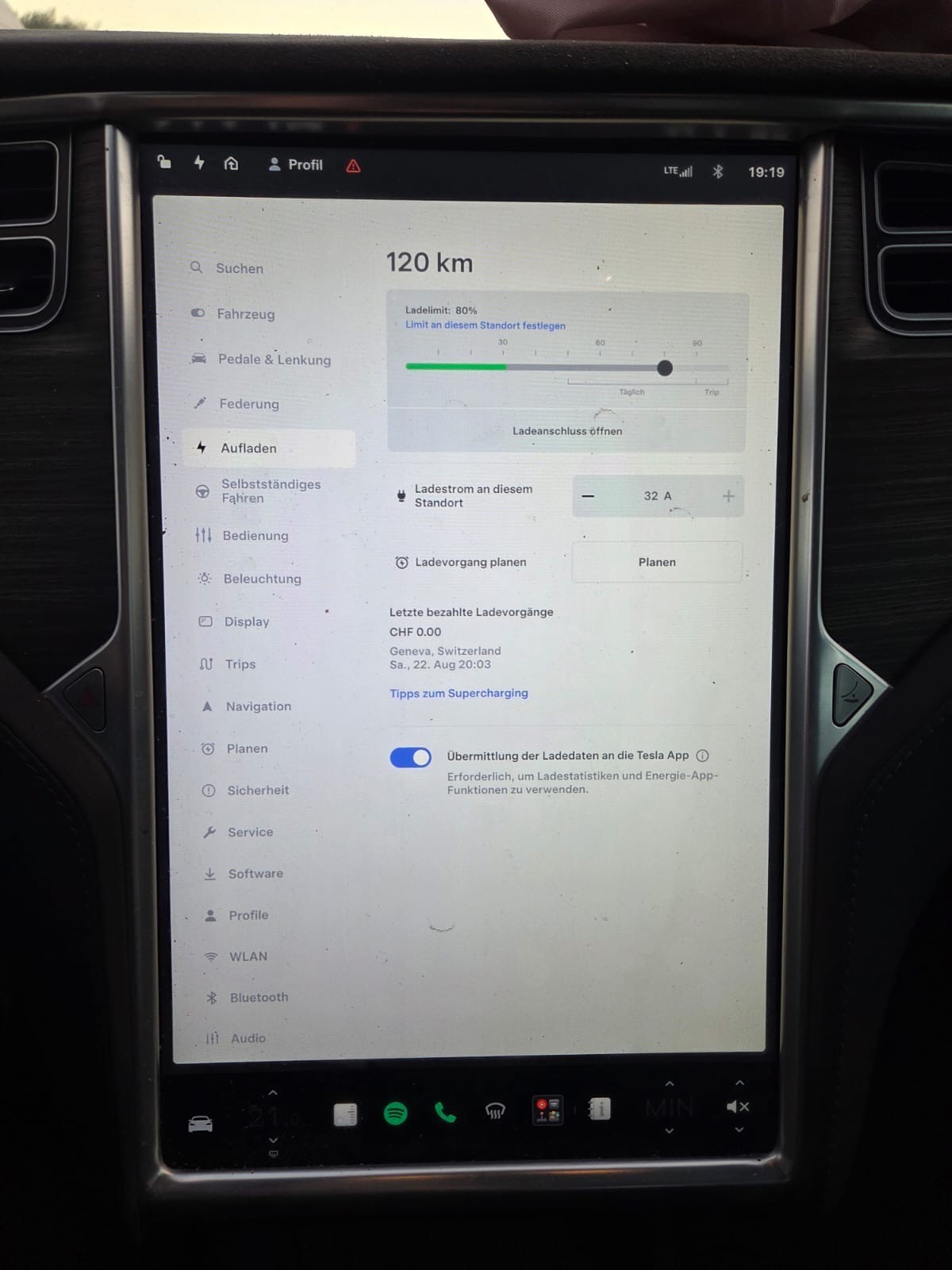 TESLA Model S 85 D-image-9