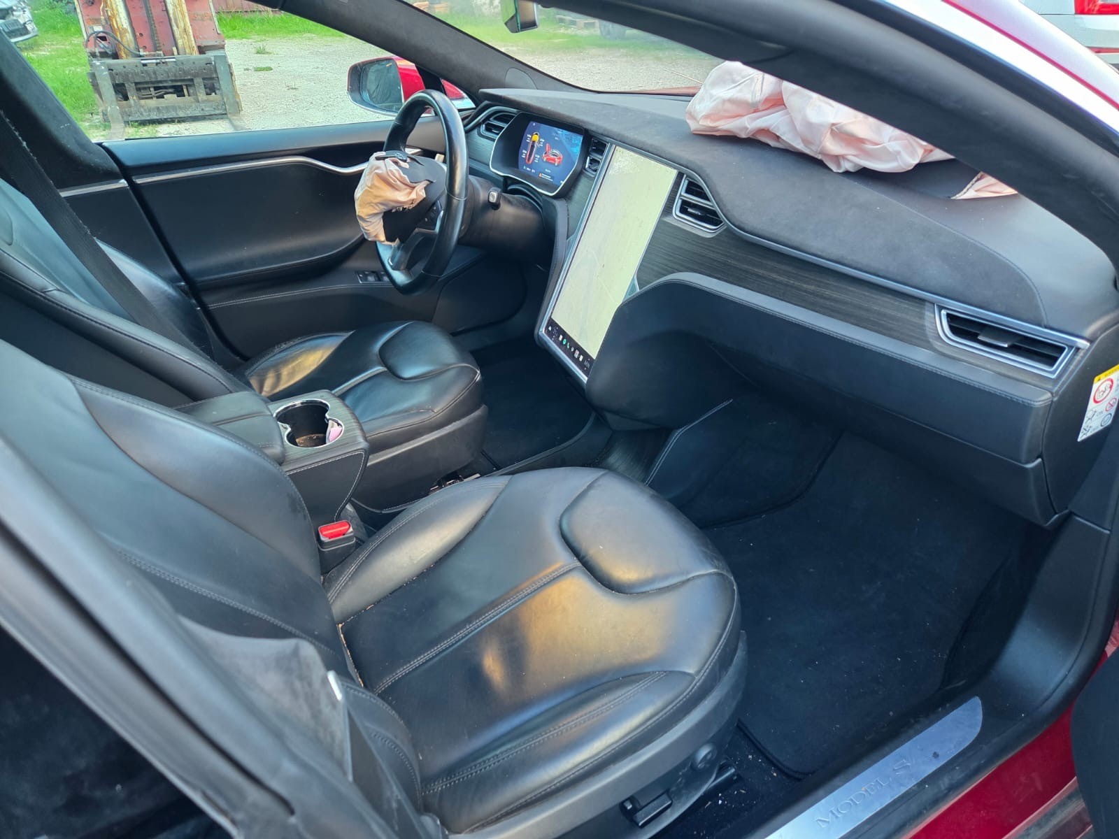 TESLA Model S 85 D-image-8