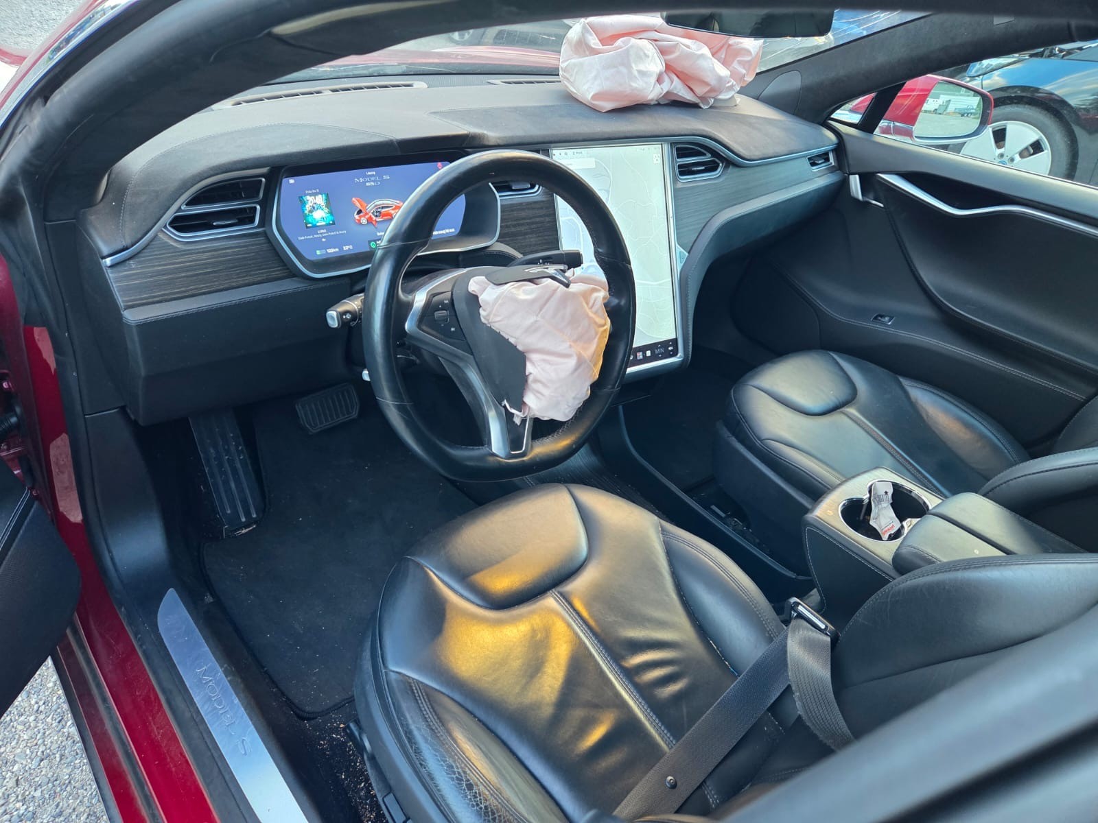 TESLA Model S 85 D-image-6
