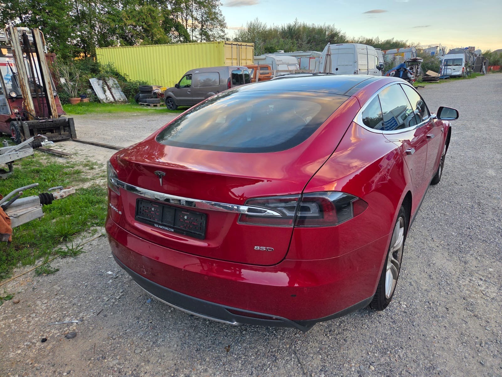 TESLA Model S 85 D-image-5