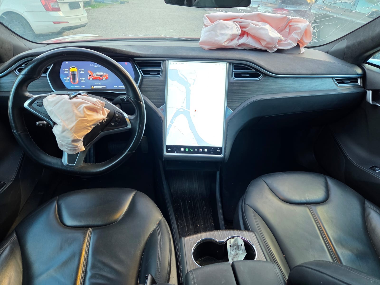 TESLA Model S 85 D-image-7