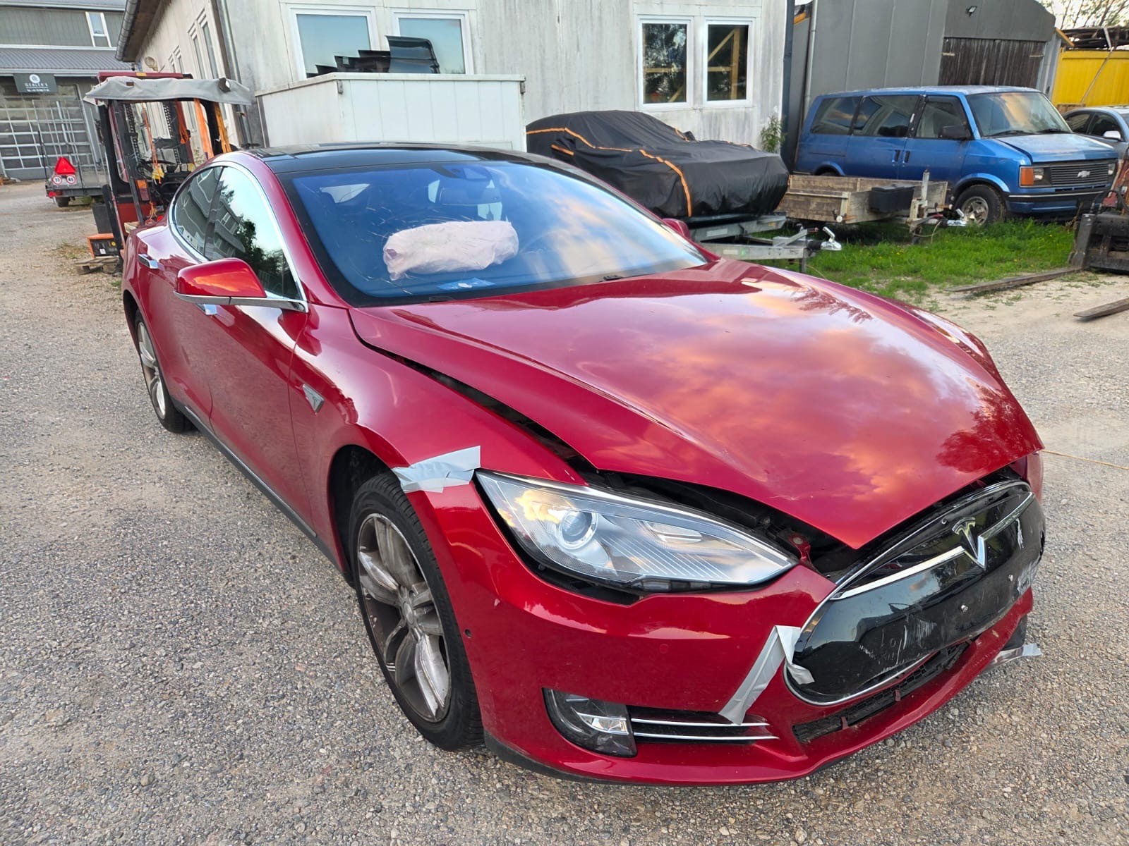 TESLA Model S 85 D-image-0