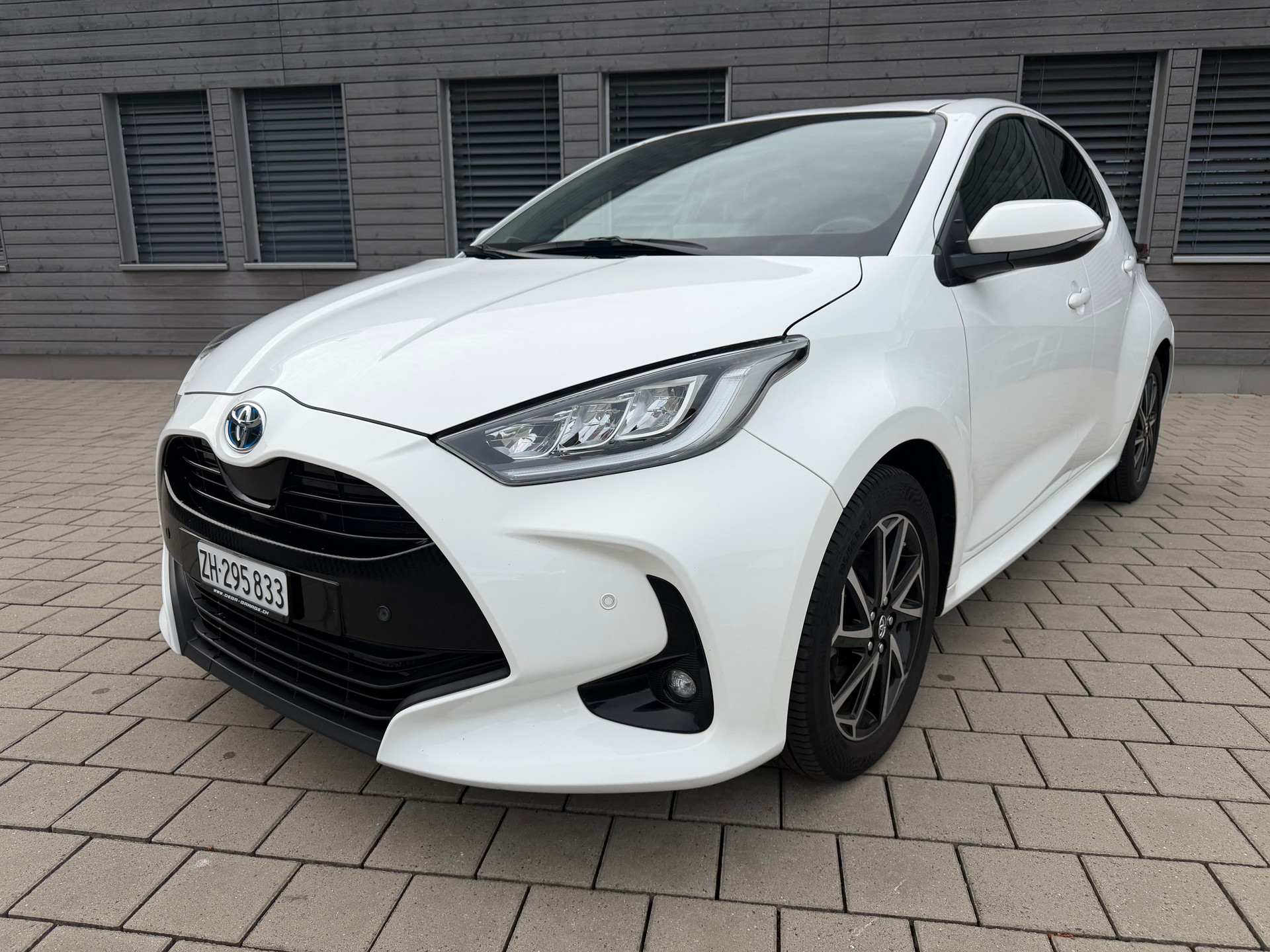 TOYOTA Yaris 1.5 Trend e-CVT-image-0