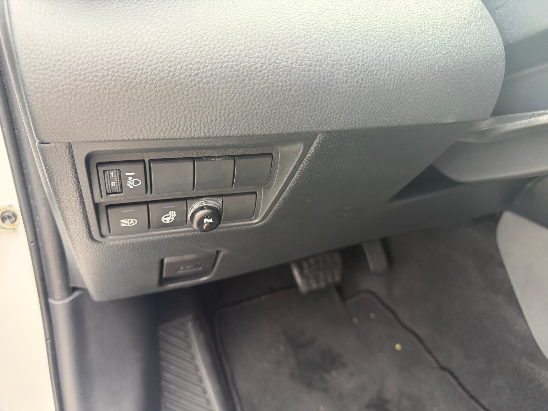 TOYOTA Yaris 1.5 Trend e-CVT-image-10