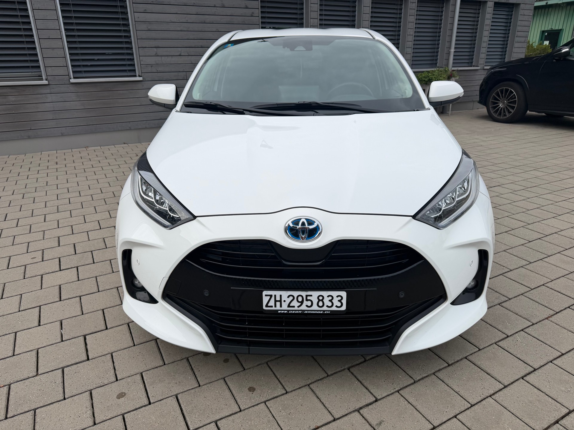 TOYOTA Yaris 1.5 Trend e-CVT-image-1