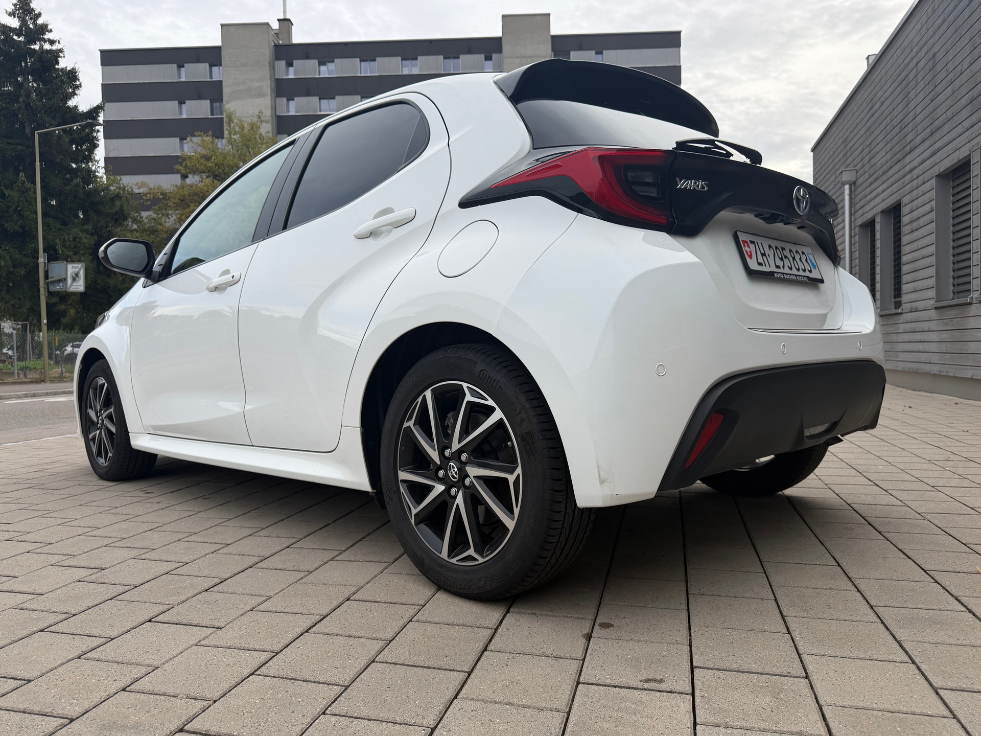 TOYOTA Yaris 1.5 Trend e-CVT-image-13