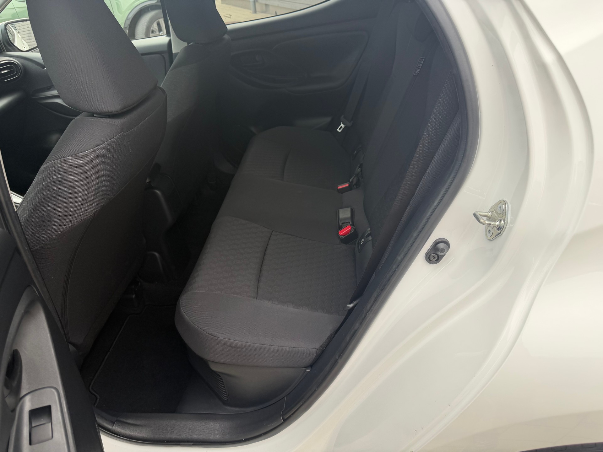 TOYOTA Yaris 1.5 Trend e-CVT-image-11