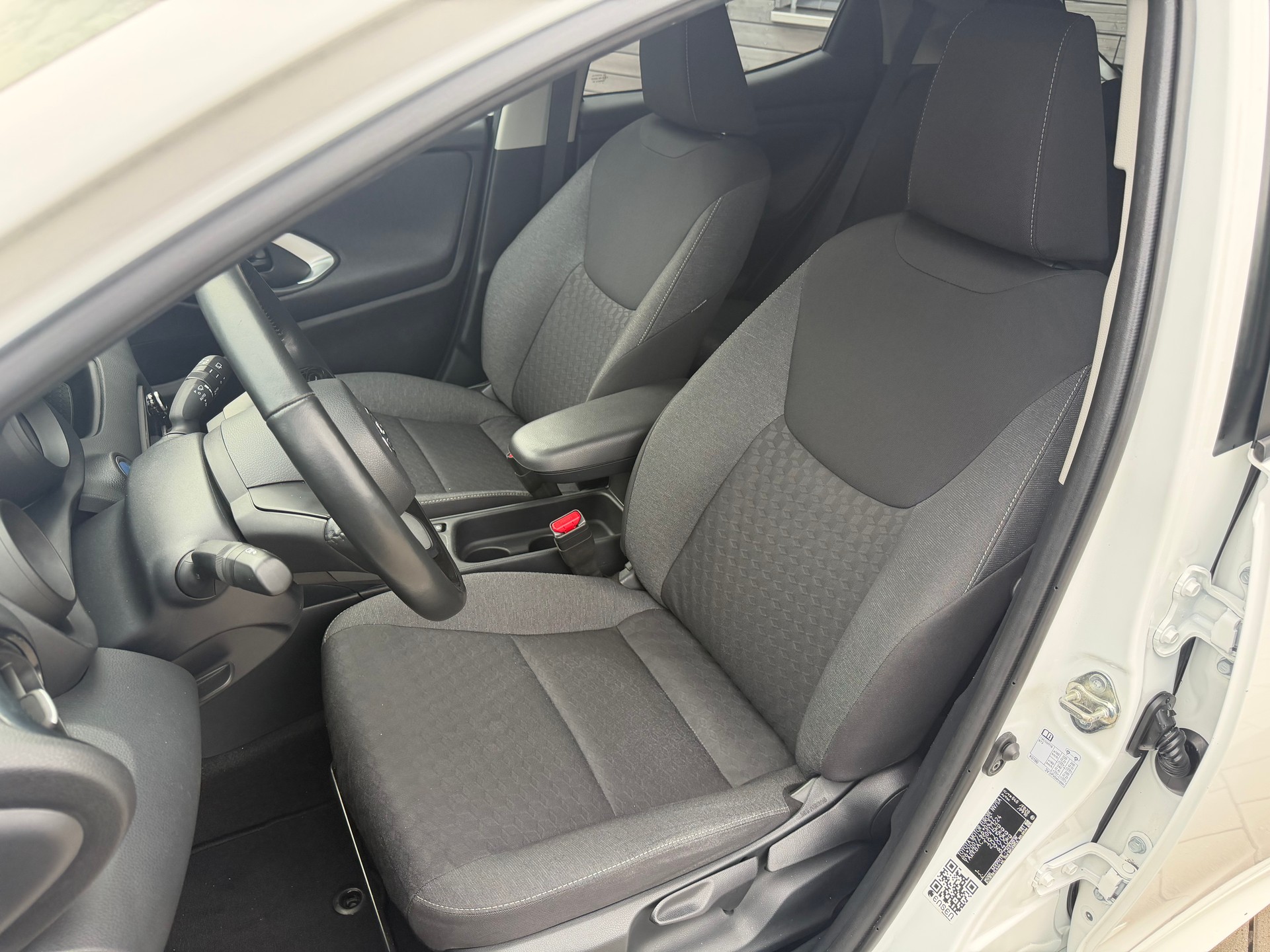 TOYOTA Yaris 1.5 Trend e-CVT-image-6