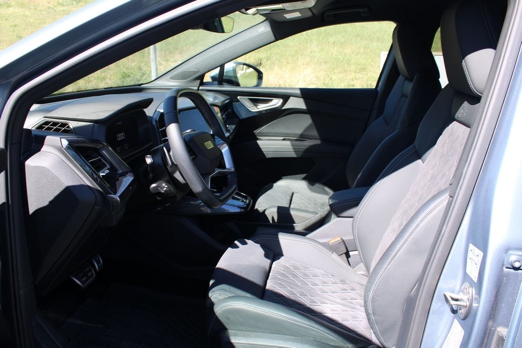 AUDI Q4 e-tron 45 Attraction quattro-image-8