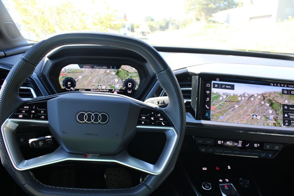 AUDI Q4 e-tron 45 Attraction quattro-image-9