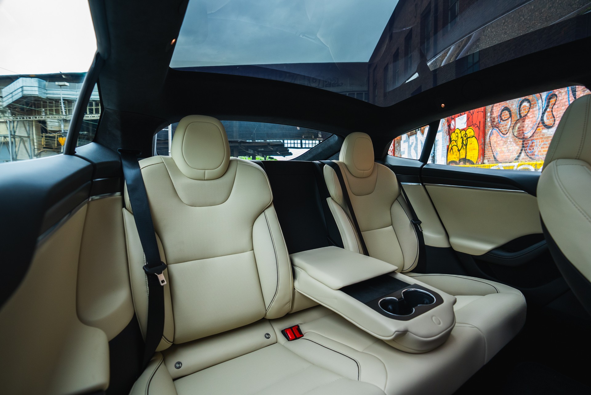 TESLA Model S 100 kWh Plaid-image-13