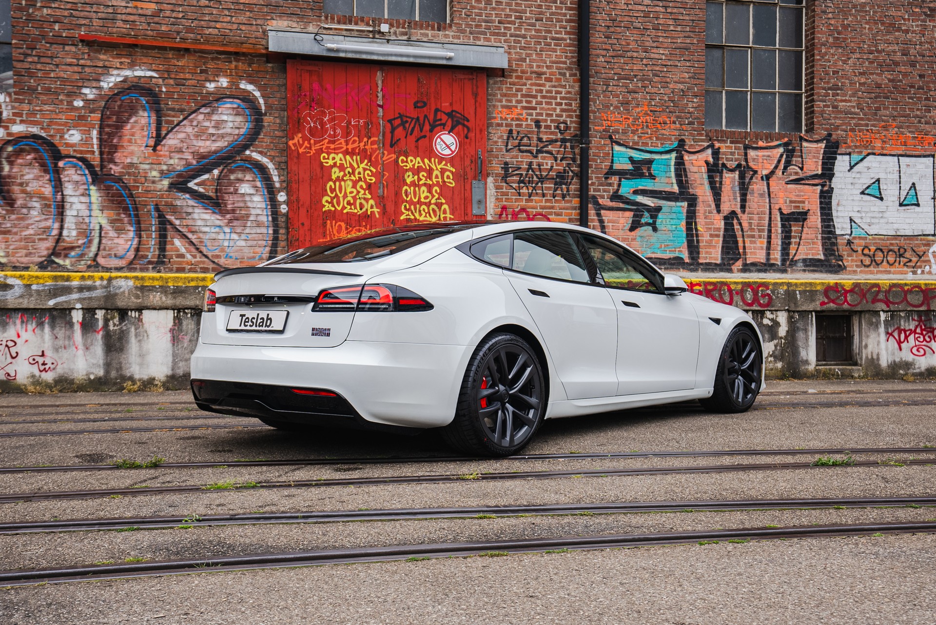 TESLA Model S 100 kWh Plaid-image-5
