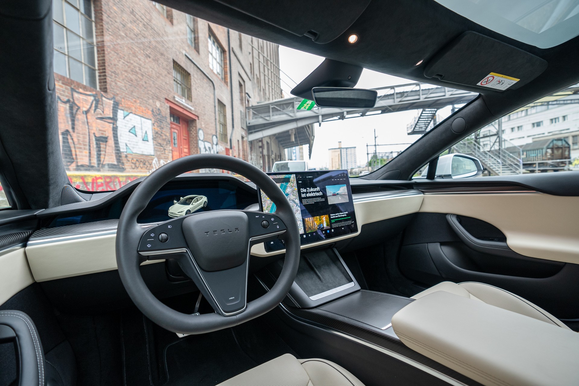 TESLA Model S 100 kWh Plaid-image-10
