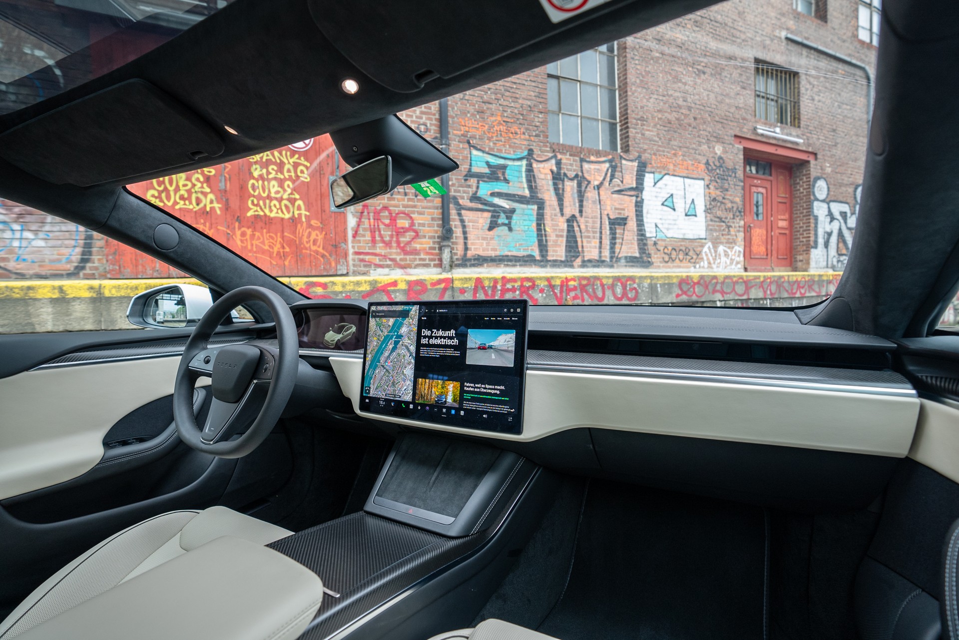 TESLA Model S 100 kWh Plaid-image-9