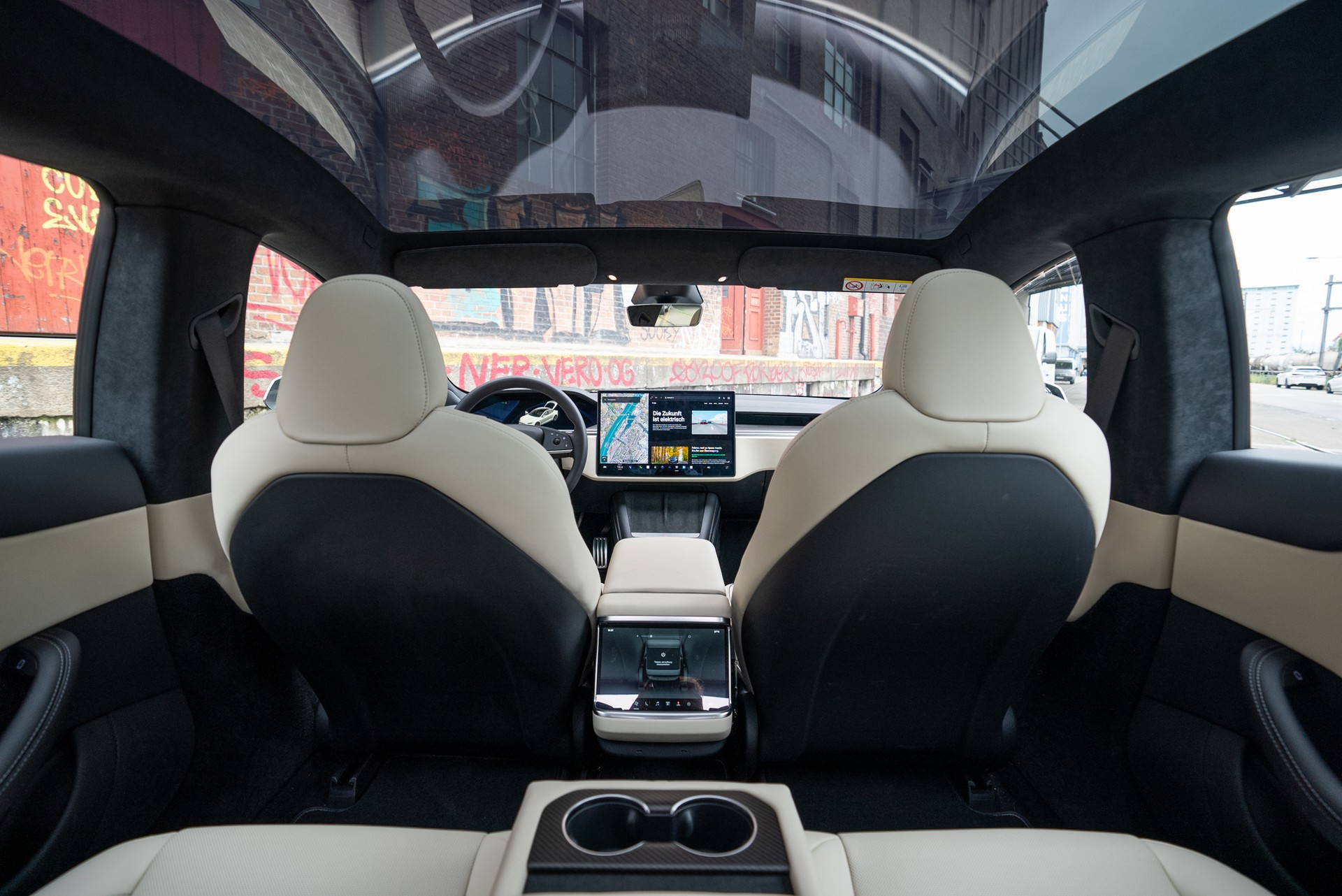 TESLA Model S 100 kWh Plaid-image-11