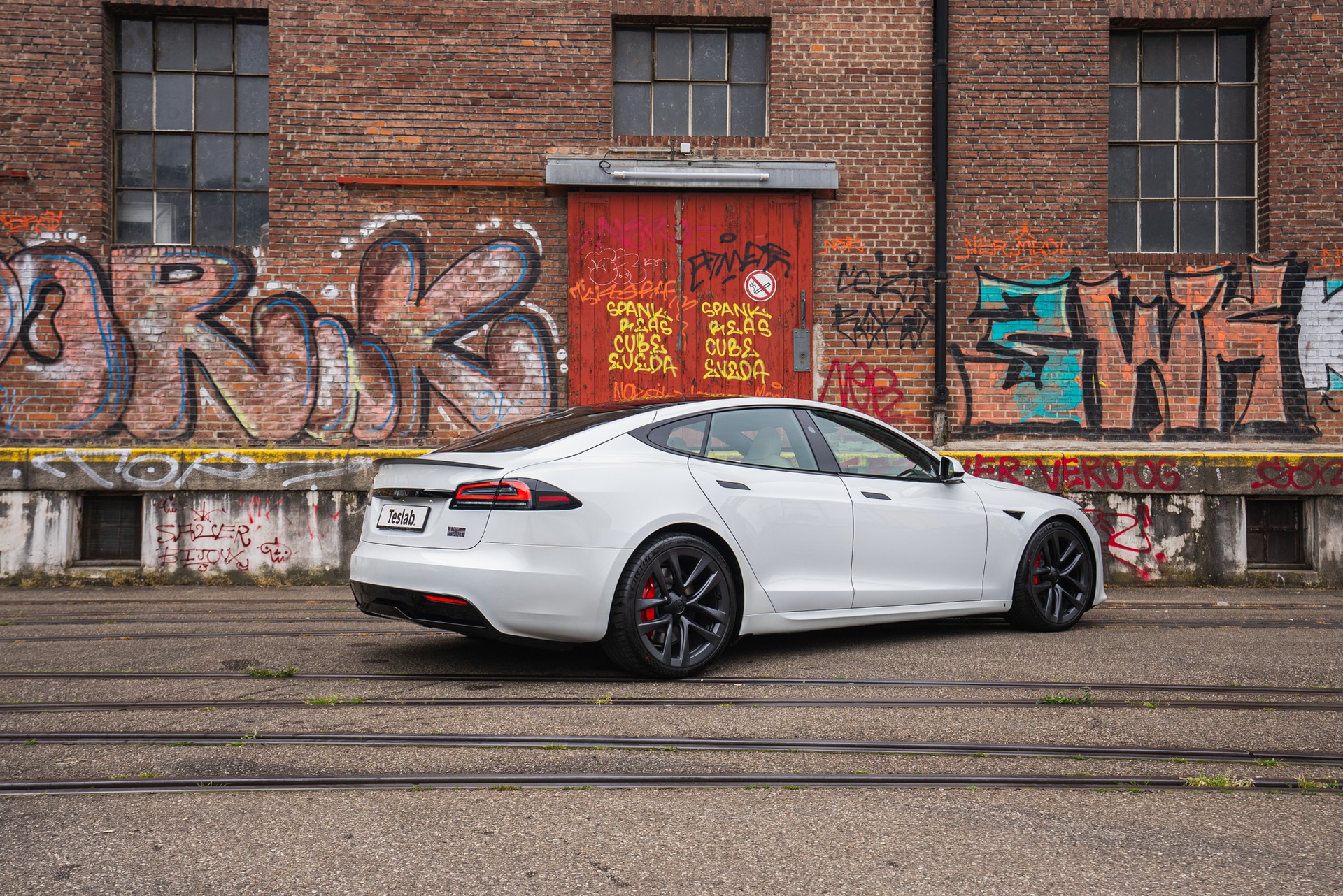 TESLA Model S 100 kWh Plaid-image-3
