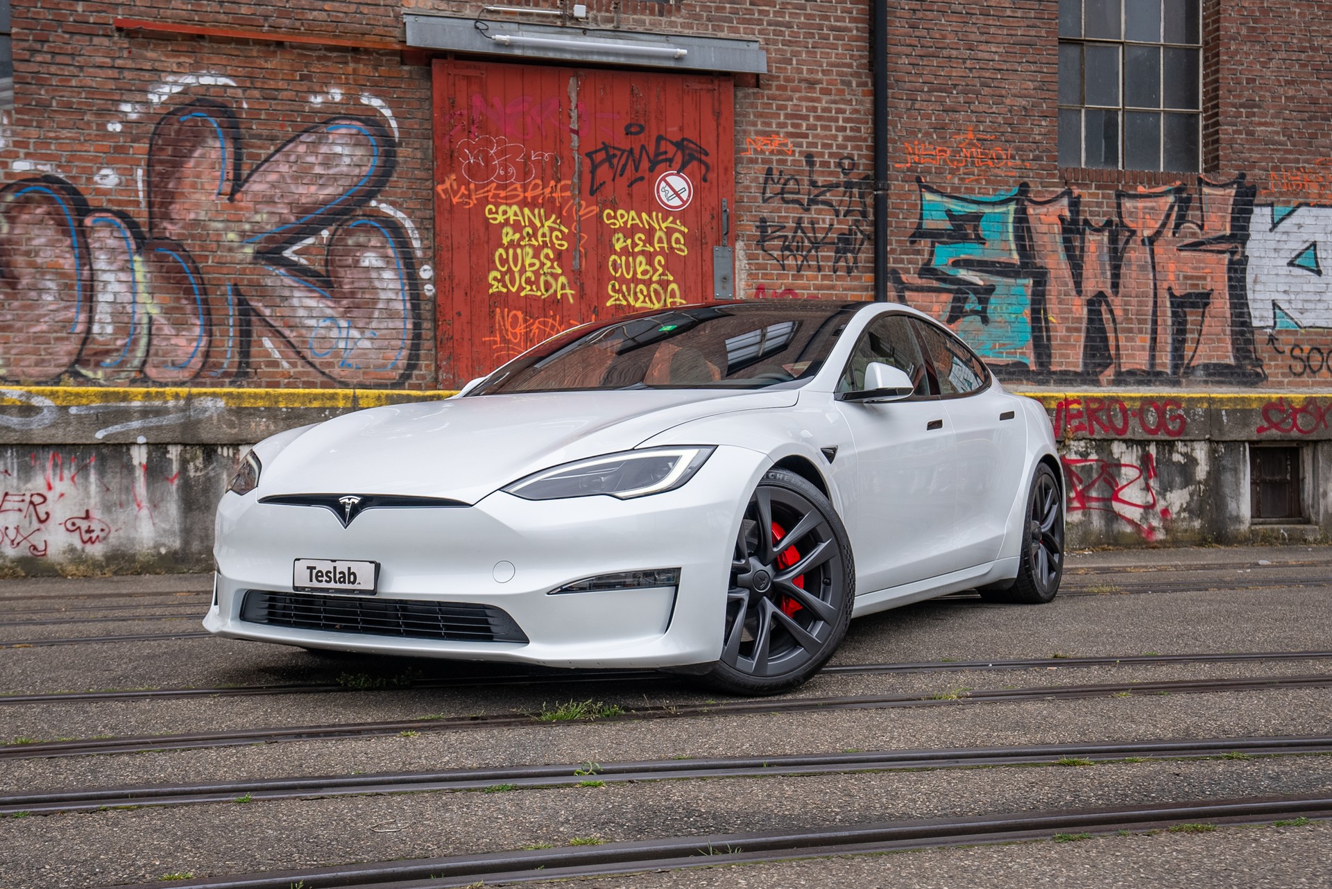 TESLA Model S 100 kWh Plaid-image-2