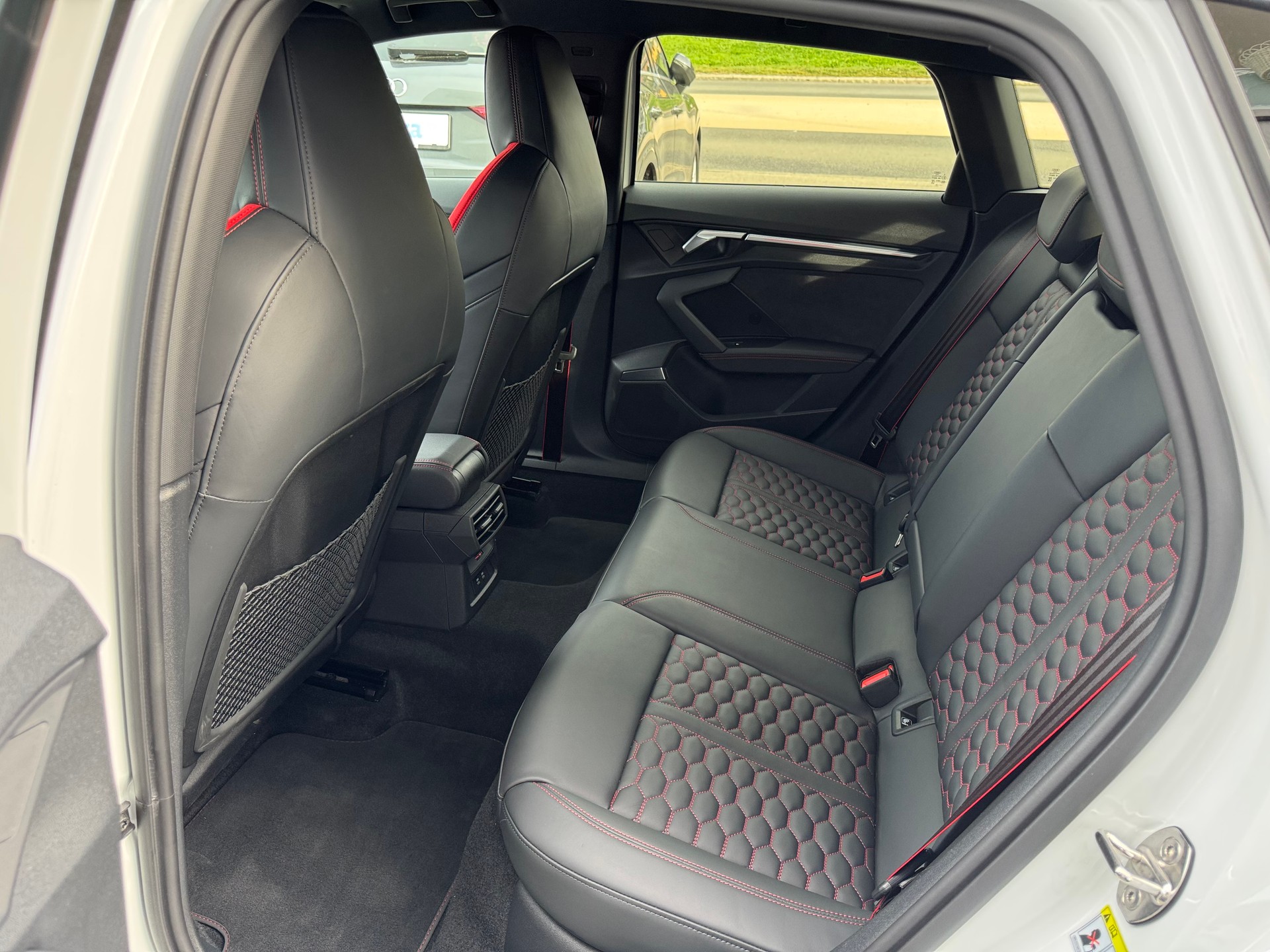 AUDI RS3 Sportback 2.5 TSI quattro S-tronic-image-6
