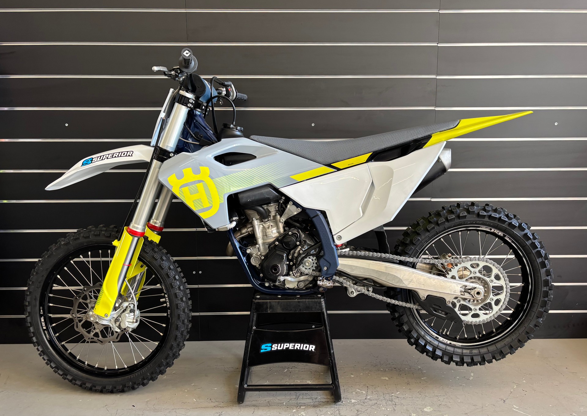 HUSQVARNA FC 250 2024-showroom-element-1