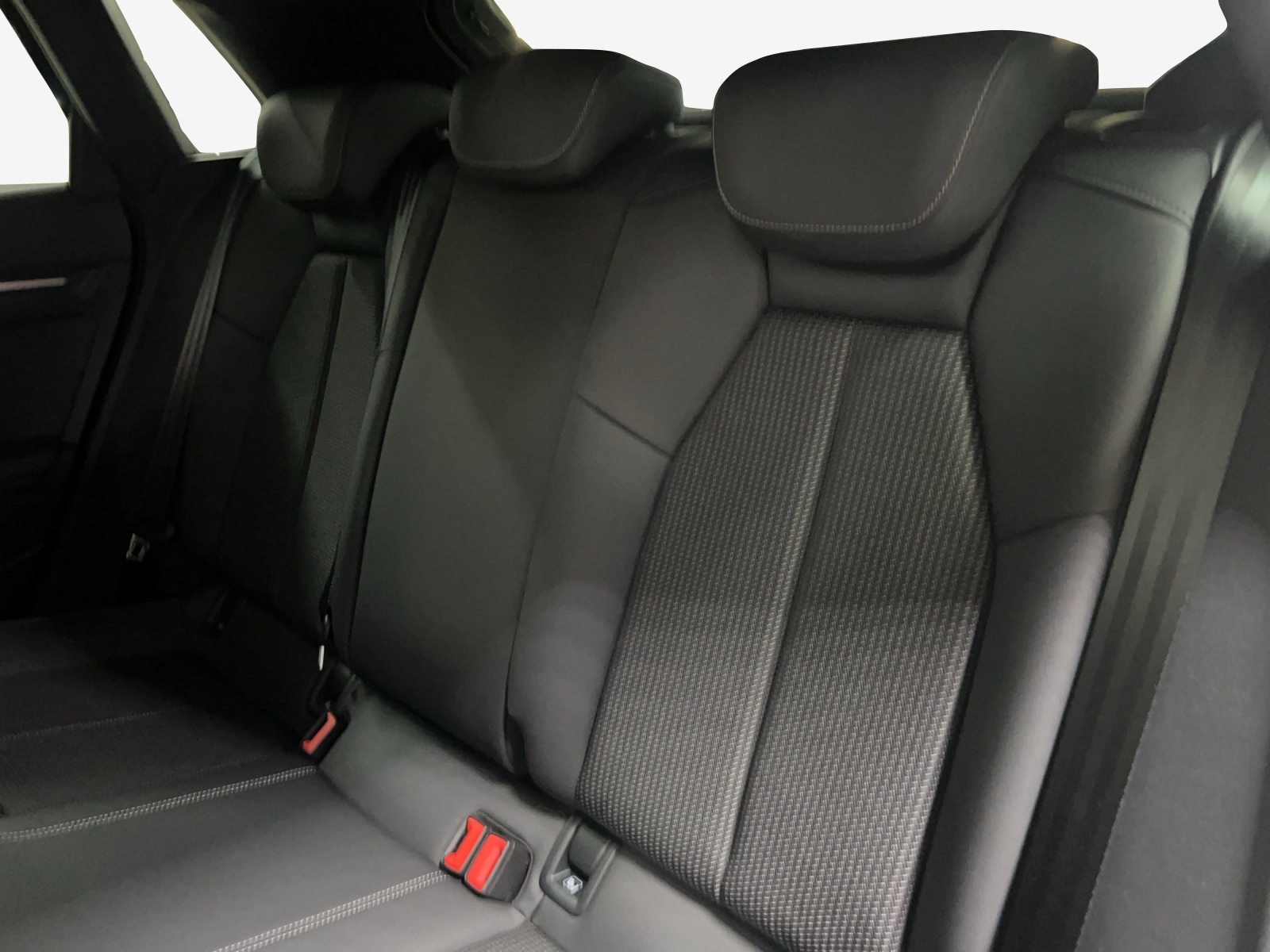 AUDI A3 Sportback TFSI 110 kW S line Attraction S tronic-image-11