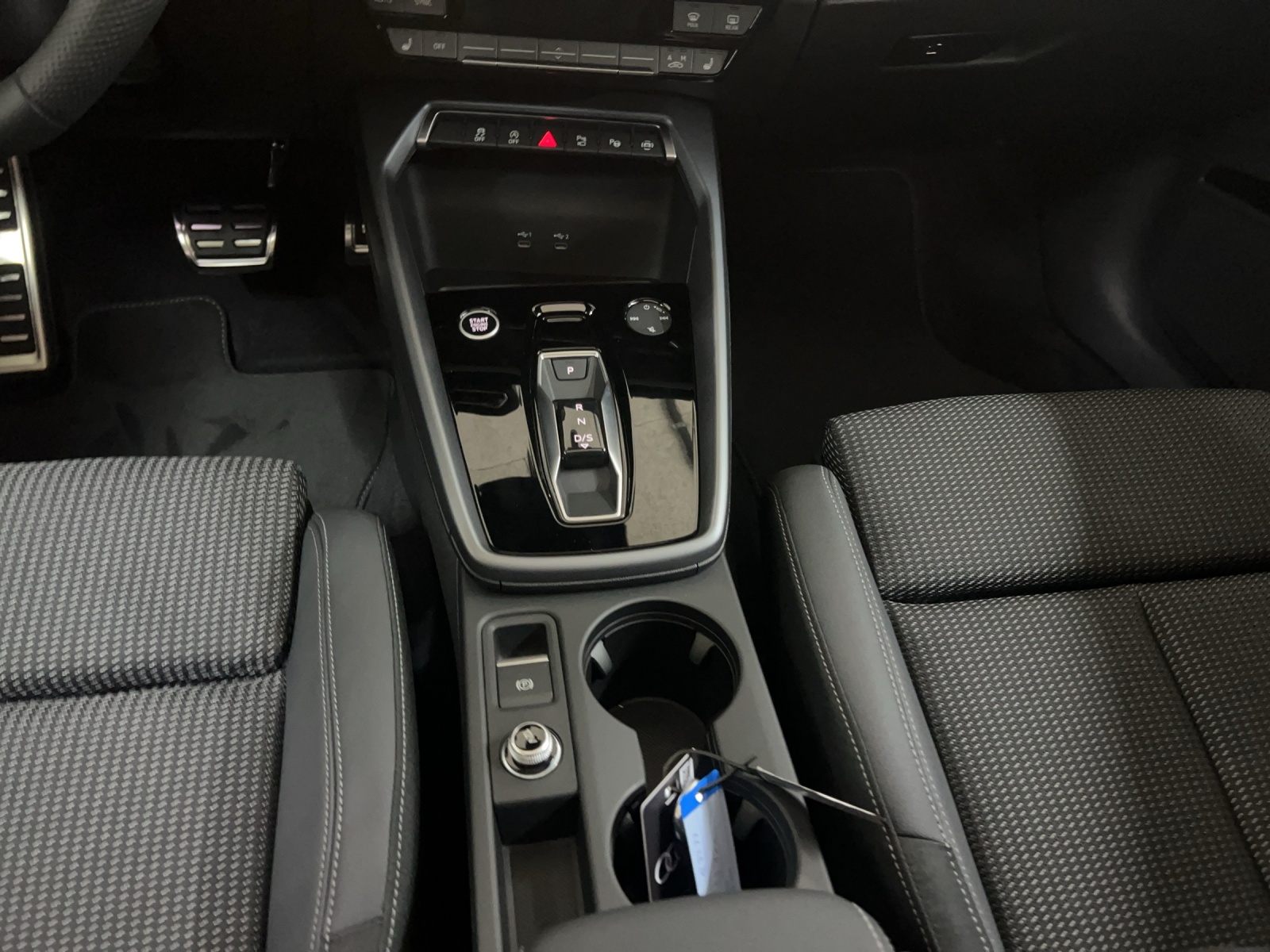 AUDI A3 Sportback TFSI 110 kW S line Attraction S tronic-image-10