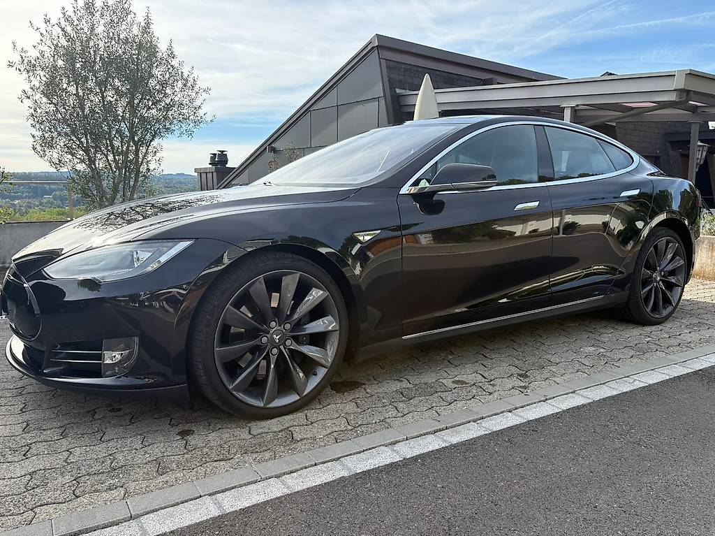 TESLA Model S 85 D-image-0