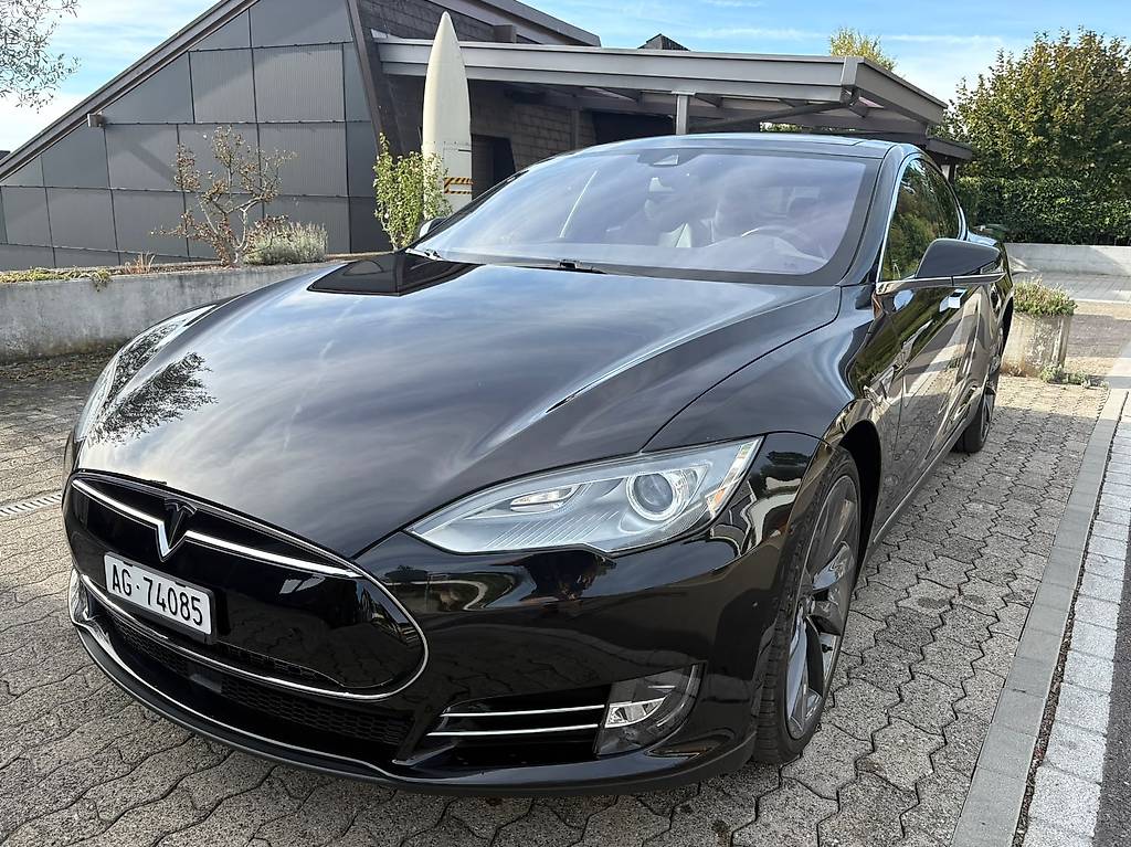 TESLA Model S 85 D-image-2