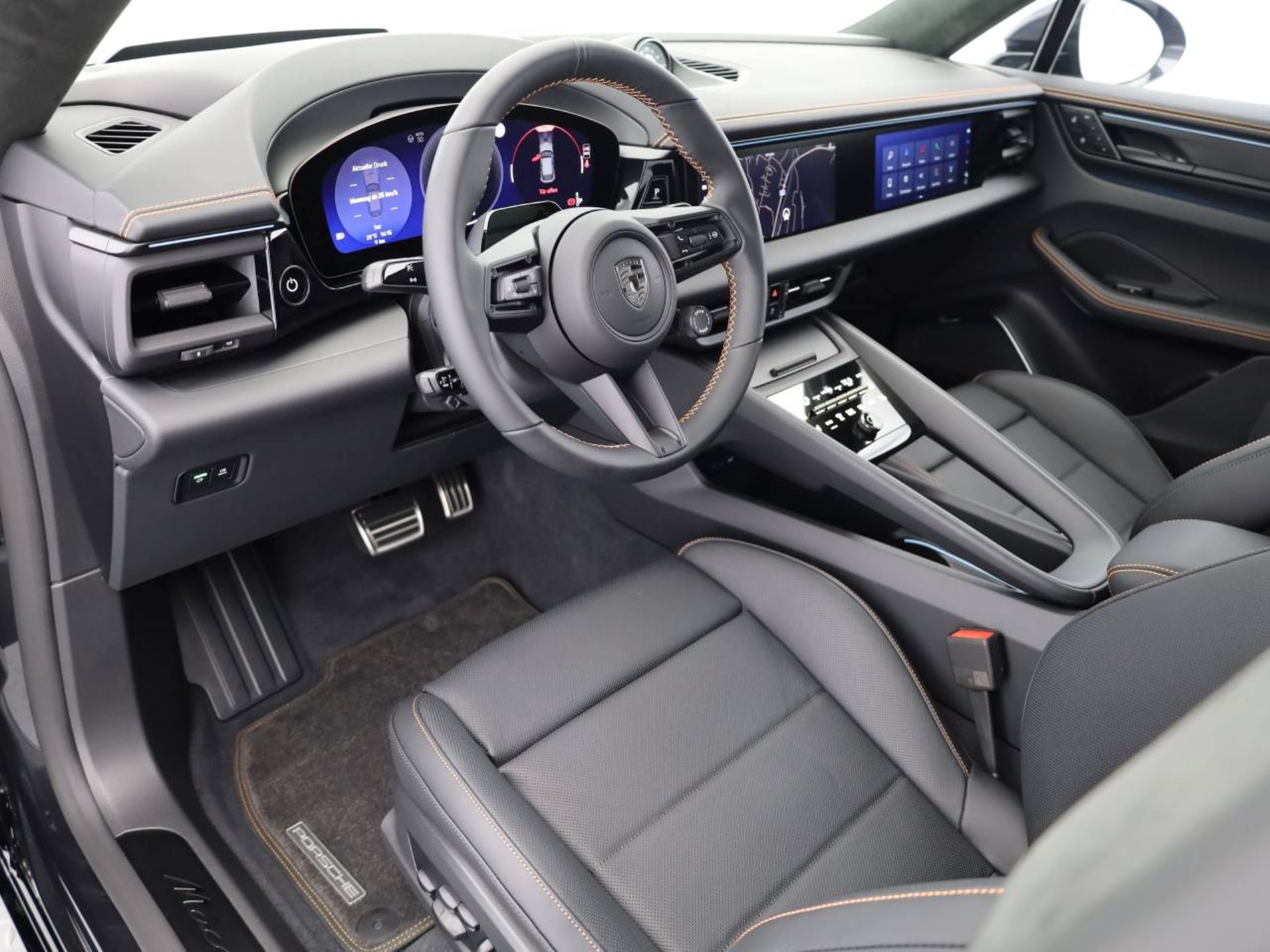 PORSCHE Macan Turbo-showroom-element-3