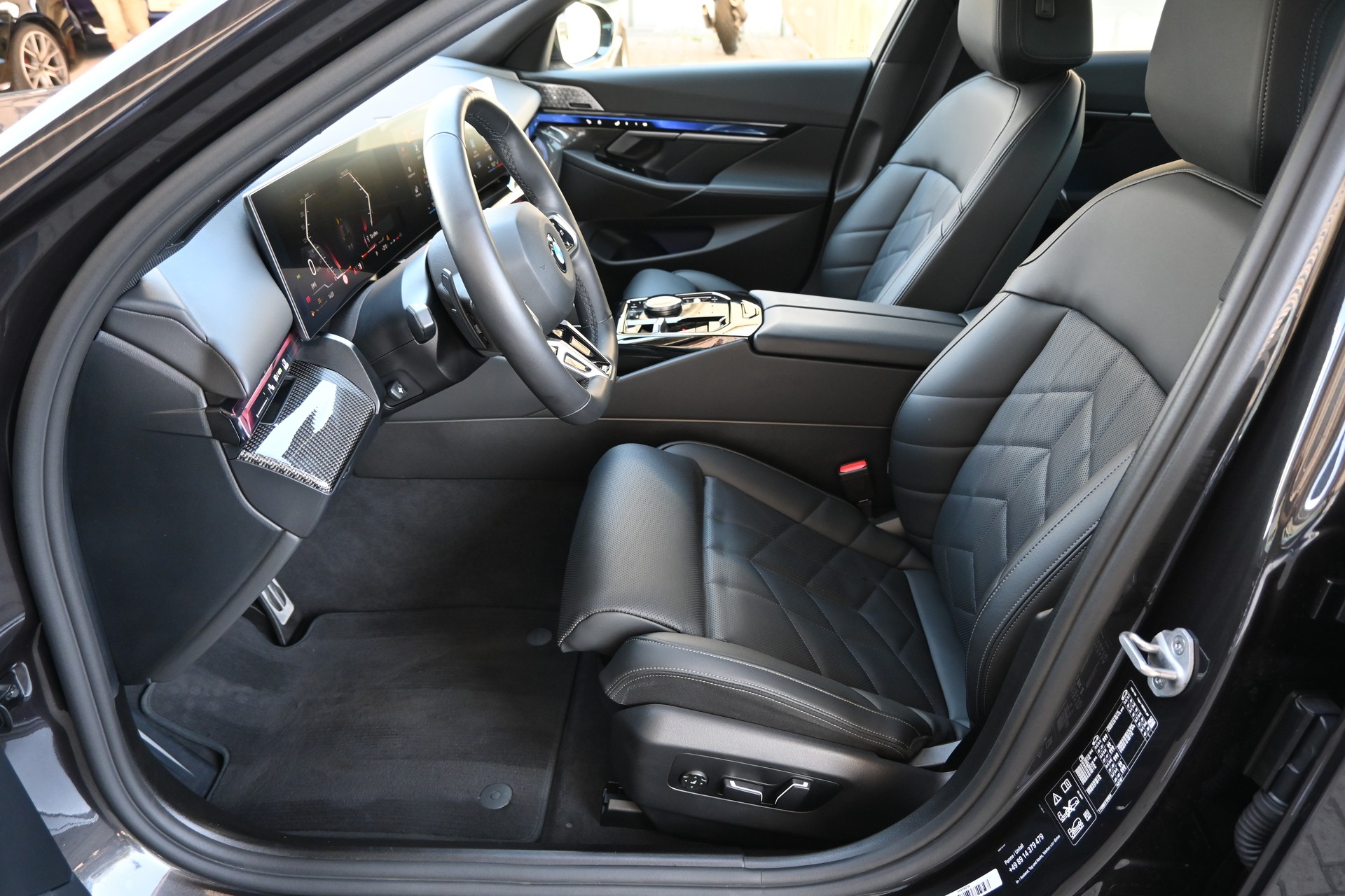 BMW 540d xDrive 48V M Sport Pro Steptronic-image-9
