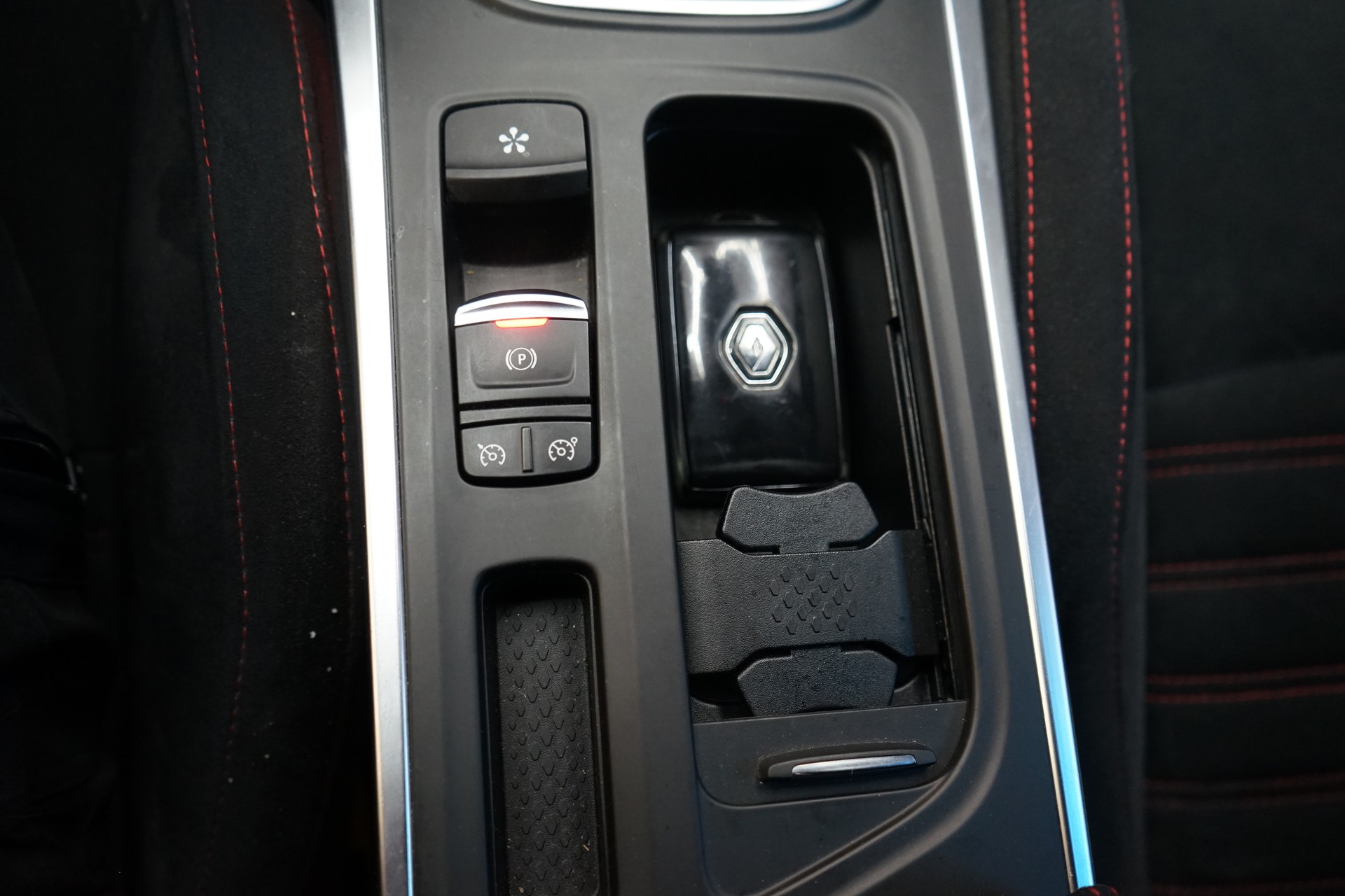 RENAULT Mégane RS 280 EDC-image-12