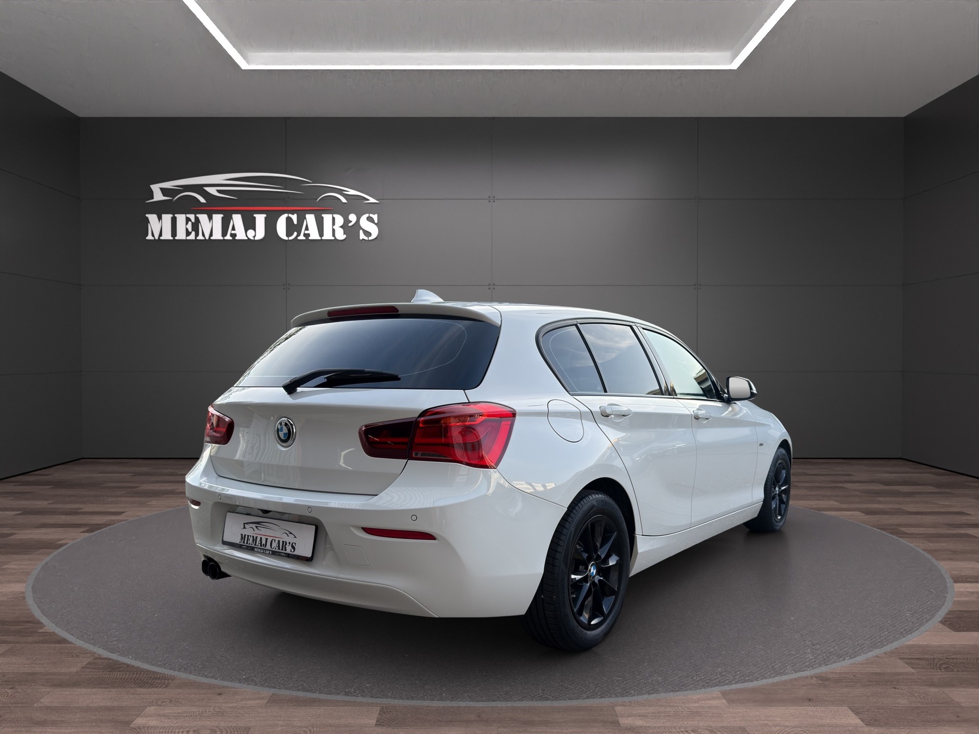 BMW 120d xDrive Edition Sport Line Steptronic-image-5