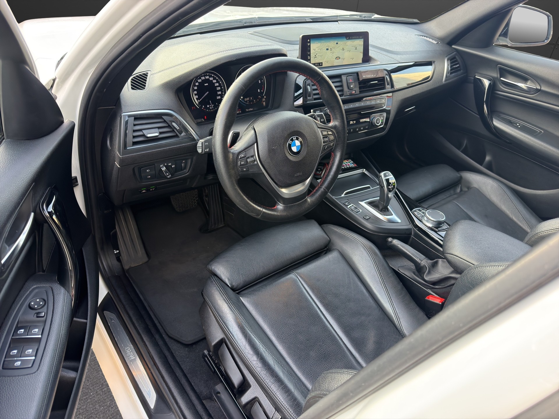 BMW 120d xDrive Edition Sport Line Steptronic-image-10