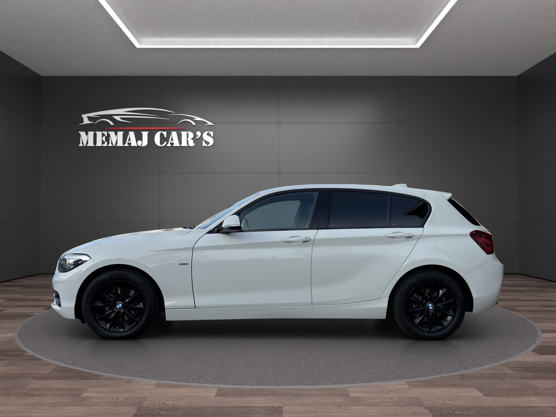 BMW 120d xDrive Edition Sport Line Steptronic-image-4